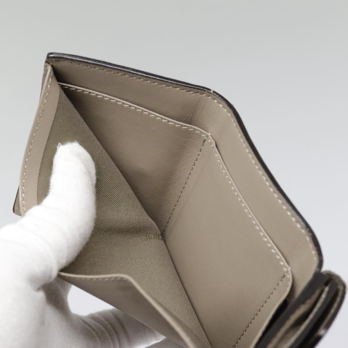 Fendi Beige Leather Wallet (Pre-Owned) Size ONE SIZE - 19 Thumbnail