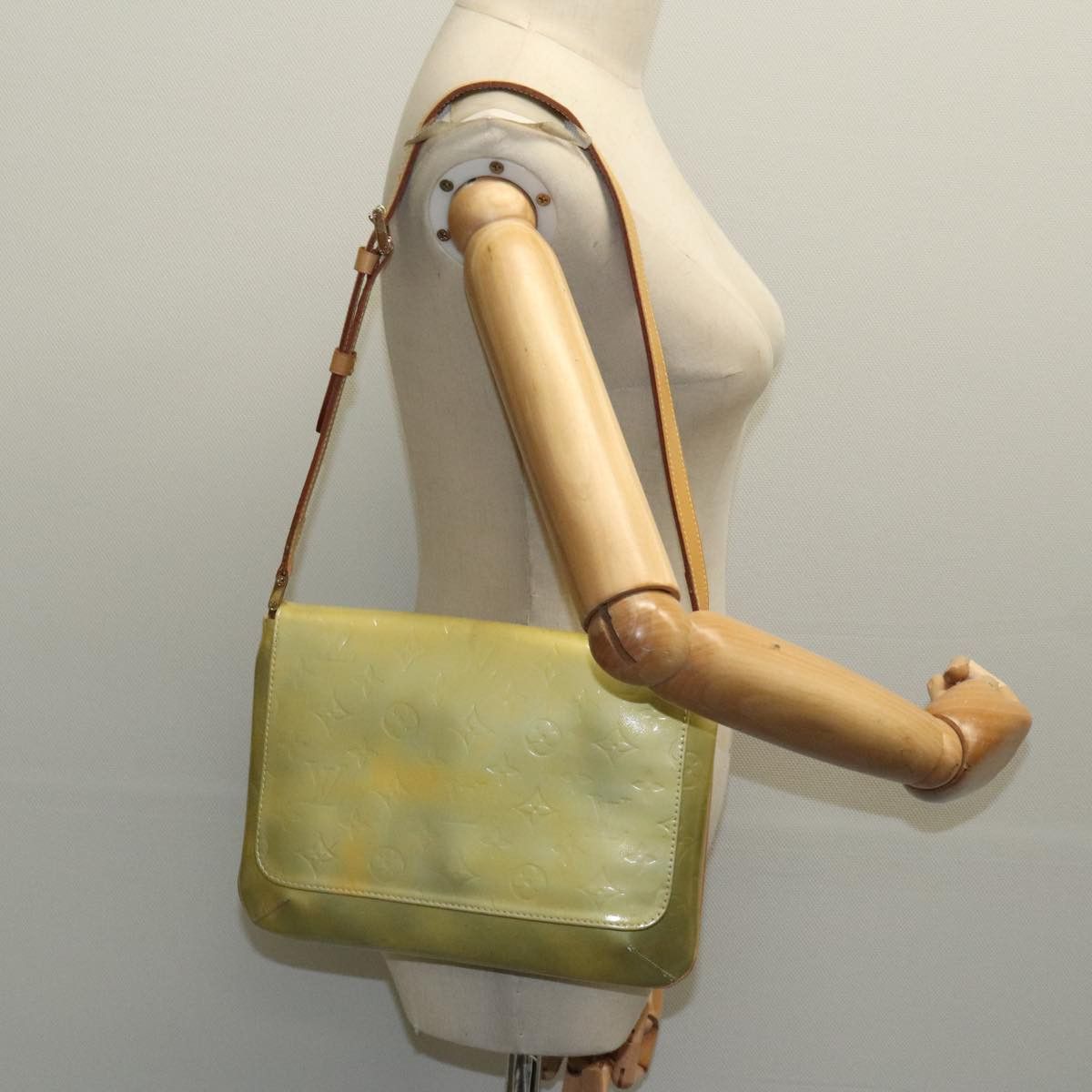 Louis Vuitton Thompson Street Green Patent Leather Shoulder Bag Size ONE SIZE - 13 Thumbnail