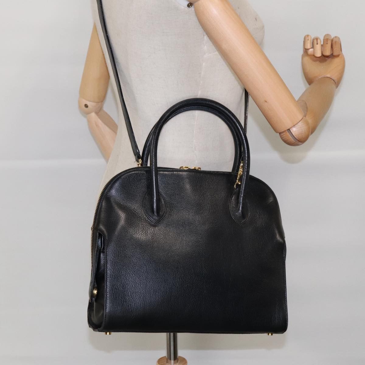 Salvatore Ferragamo Gancini Black Leather Handbag (Pre-Owned) Size ONE SIZE - 15 Thumbnail