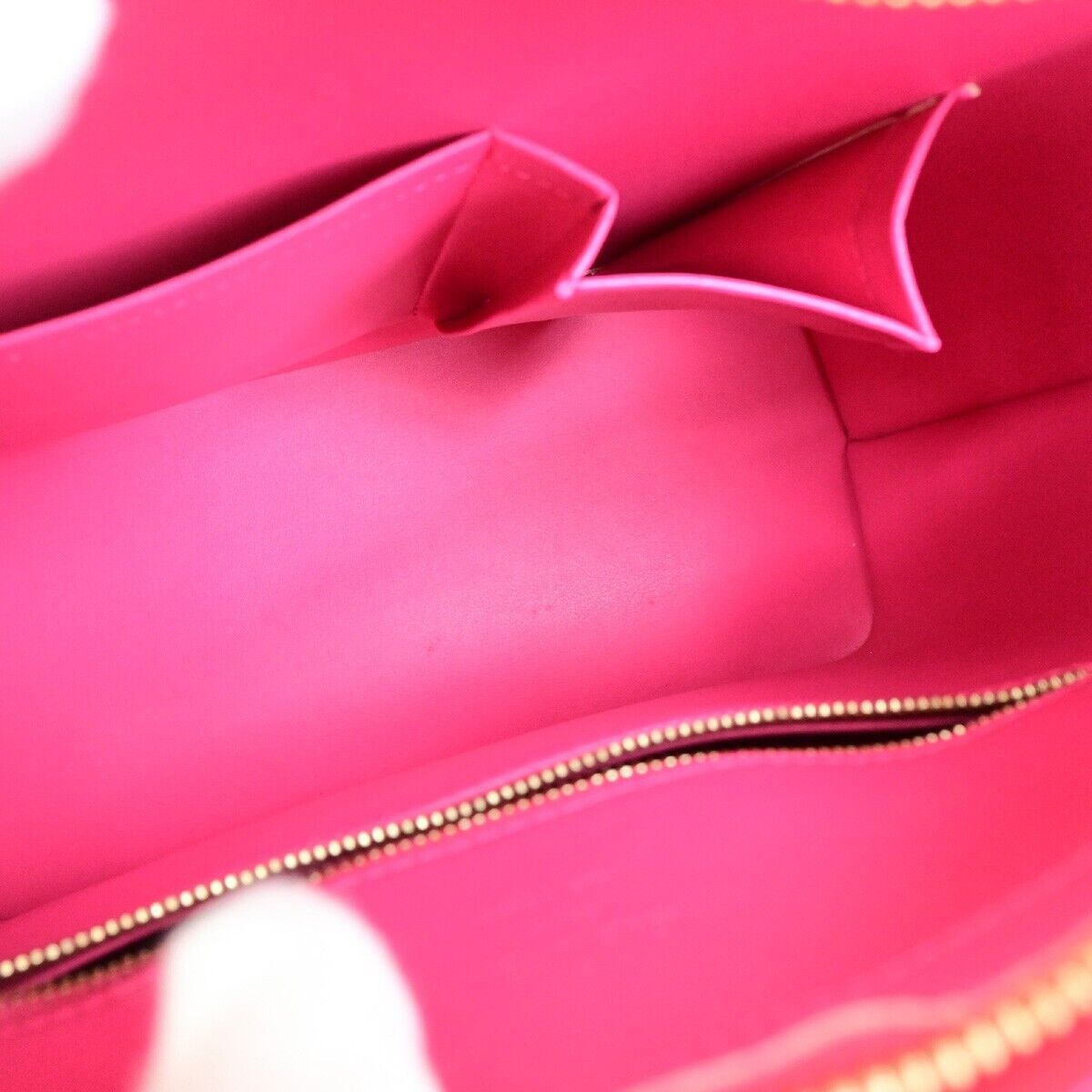 Louis Vuitton Reade Pink Patent Leather Shoulder Bag (Pre-Owned) Size ONE SIZE - 9 Thumbnail