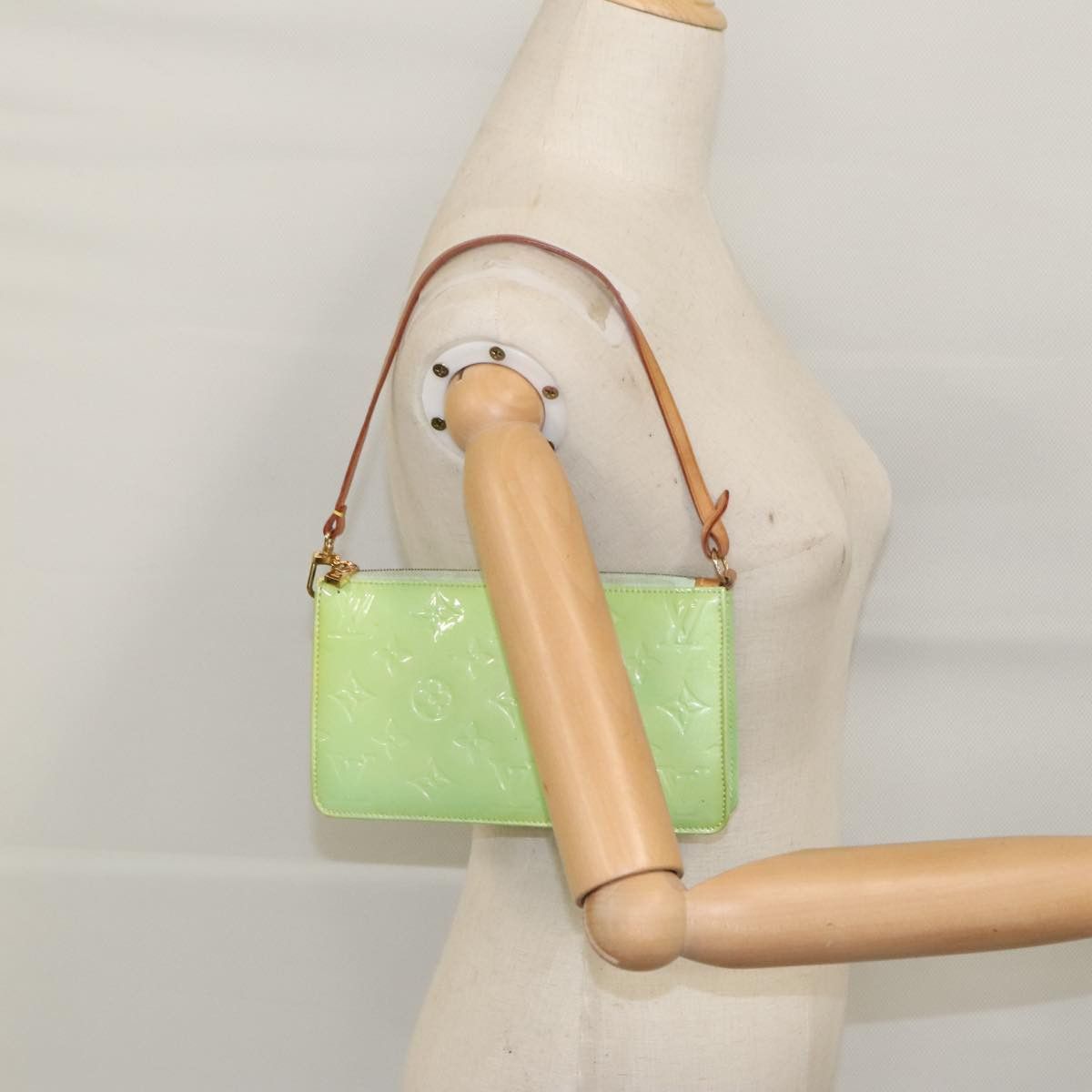 Louis Vuitton Lexington Green Patent Leather Clutch Bag (Pre-Owned) Size ONE SIZE - 16 Thumbnail