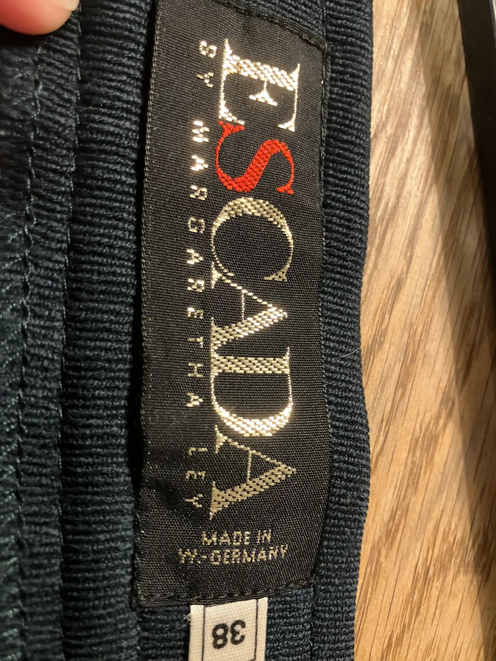 Escada Escada Skirt Size 27" / US 4 / IT 40 - 2 Thumbnail