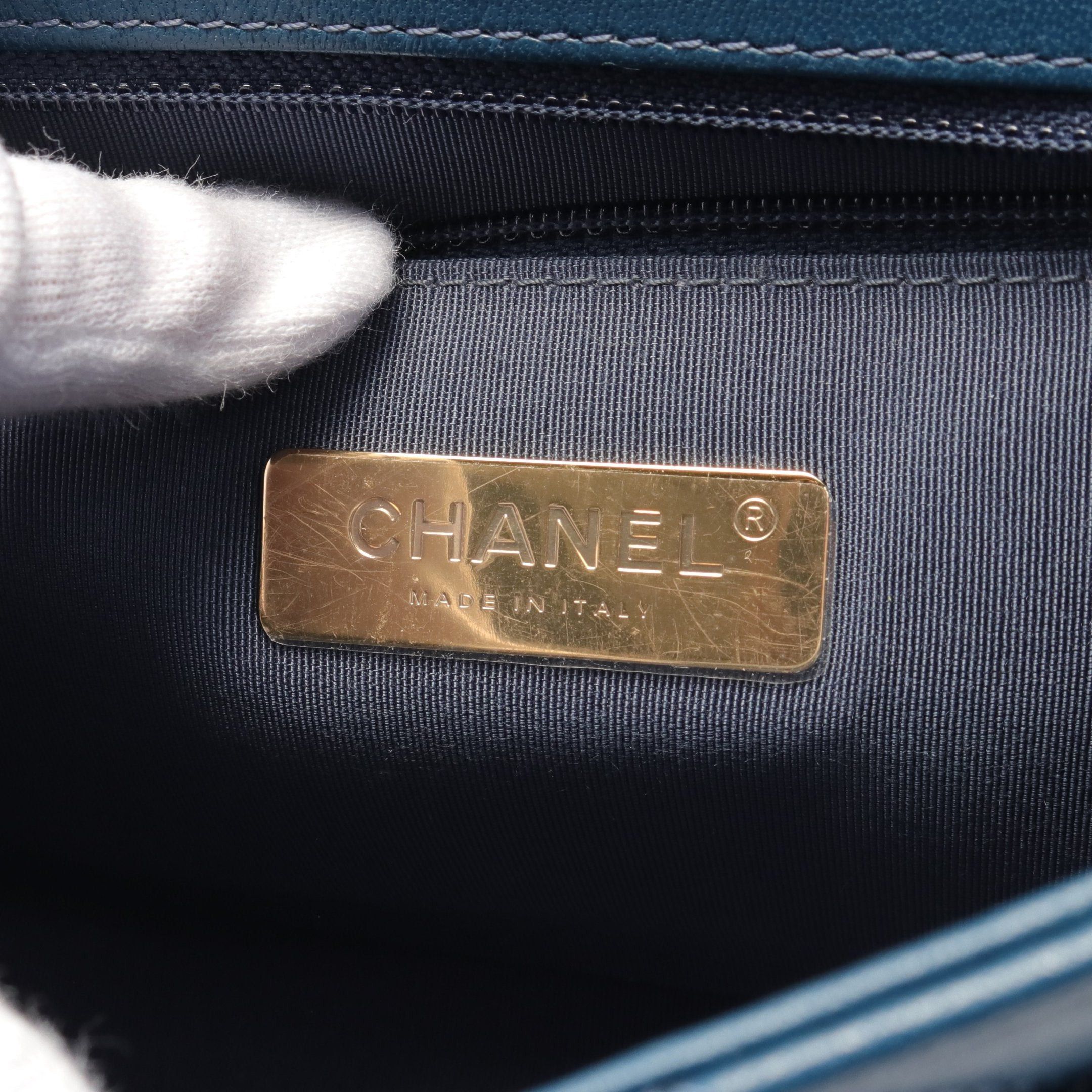 Chanel Chanel Chanel19 Matelasse Chain Shoulder Bag Leather Dark Blue Gold Hardware Size ONE SIZE - 4 Thumbnail