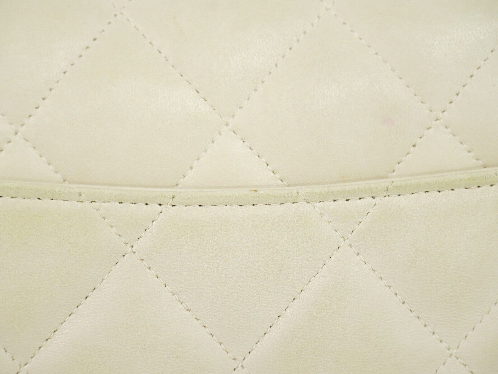 Chanel Matelassé White Leather Handbag (Pre-Owned) Size ONE SIZE - 18 Thumbnail