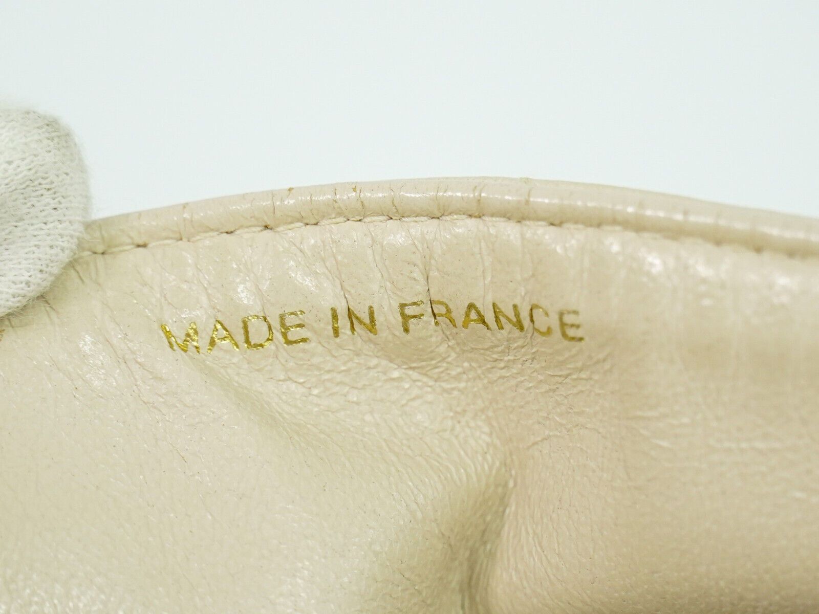 Chanel Matelassé White Leather Handbag (Pre-Owned) Size ONE SIZE - 9 Thumbnail
