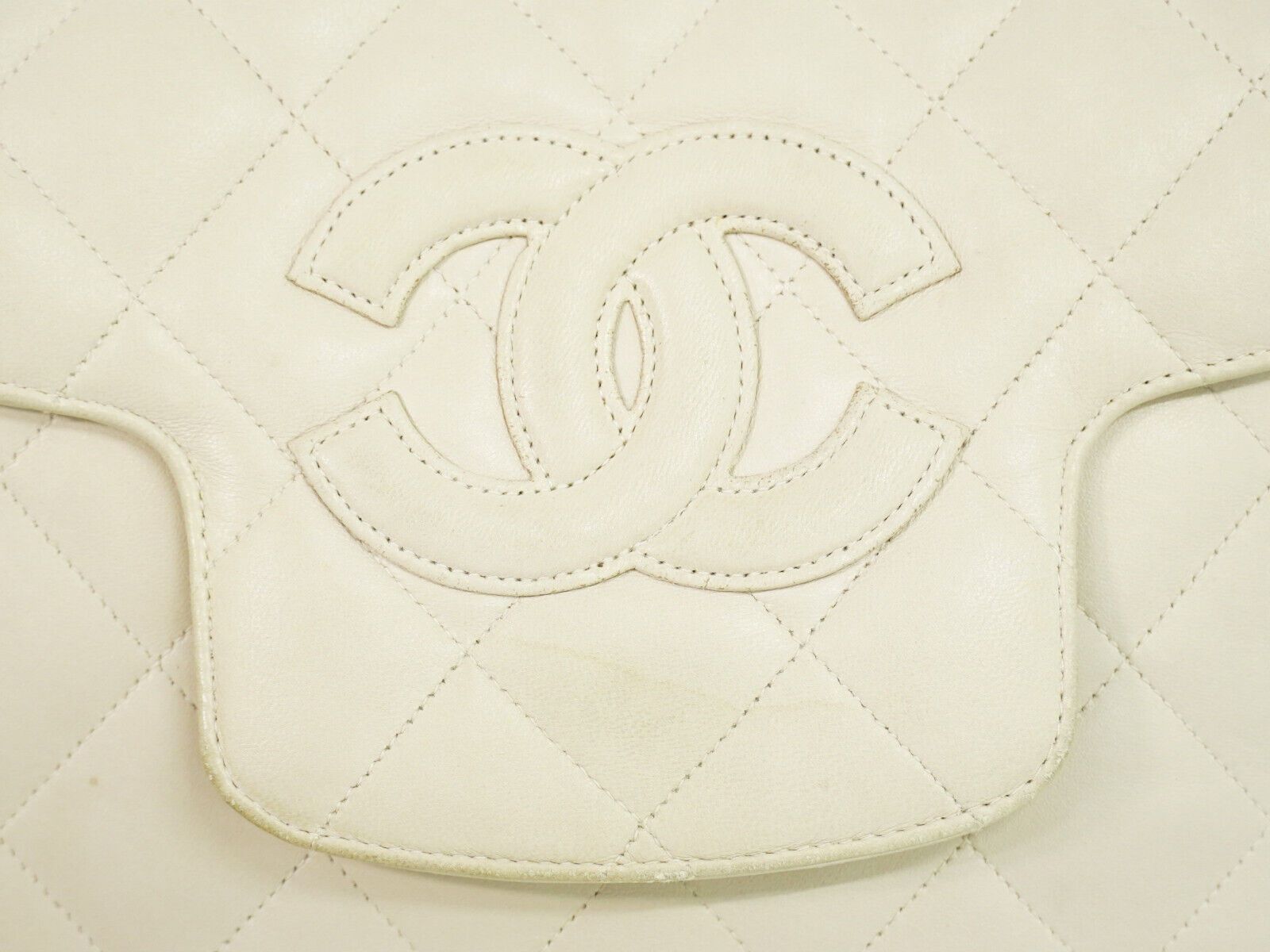 Chanel Matelassé White Leather Handbag (Pre-Owned) Size ONE SIZE - 15 Thumbnail