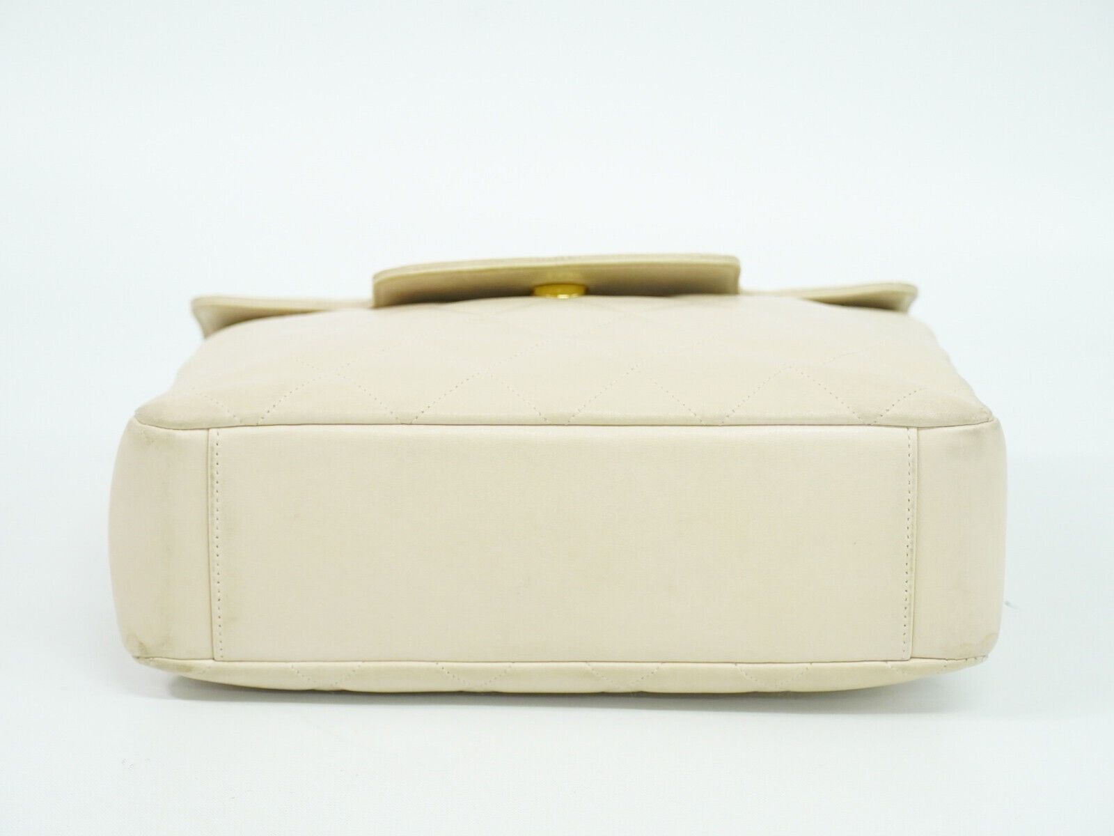 Chanel Matelassé White Leather Handbag (Pre-Owned) Size ONE SIZE - 13 Thumbnail