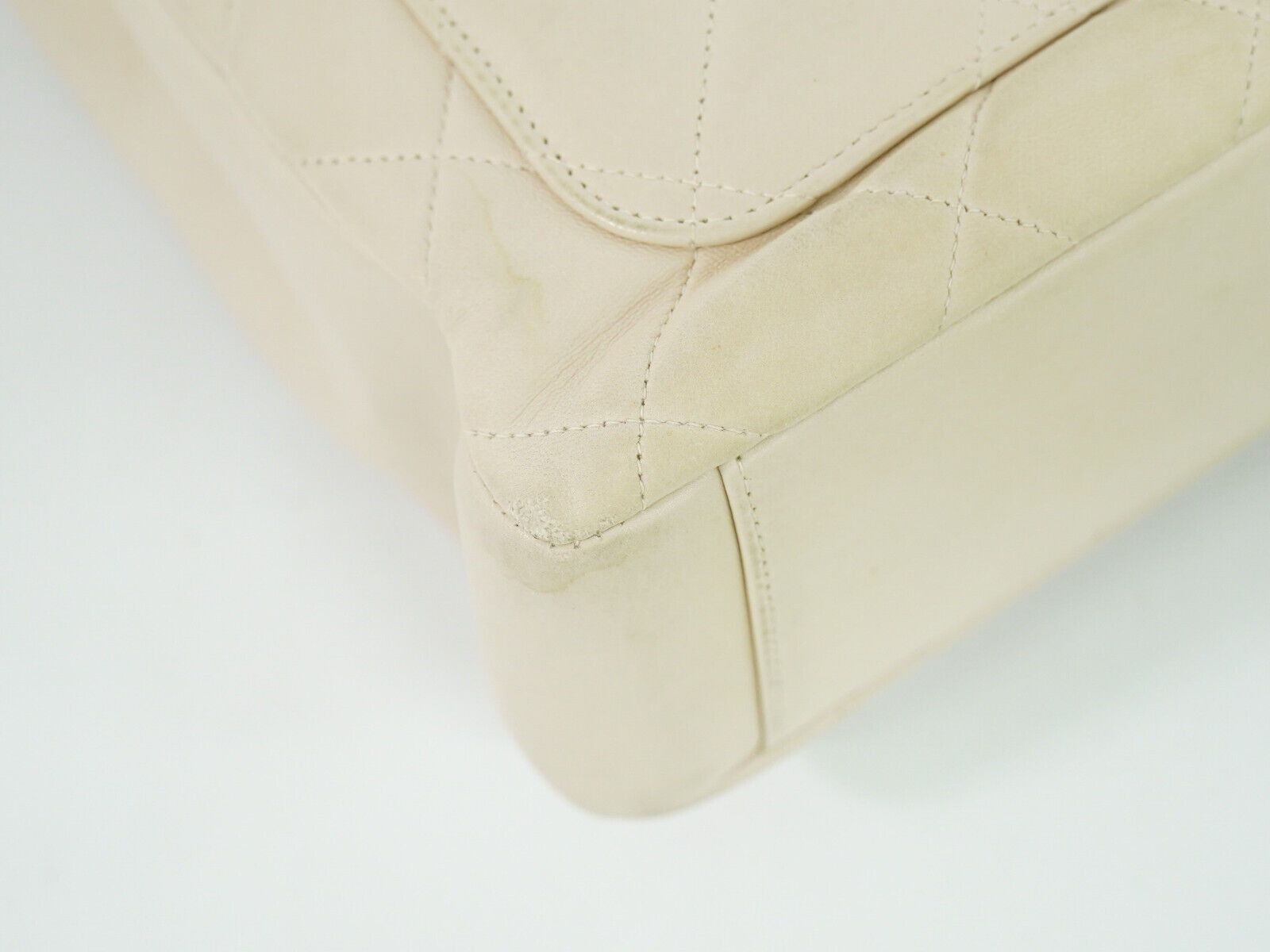 Chanel Matelassé White Leather Handbag (Pre-Owned) Size ONE SIZE - 6 Thumbnail