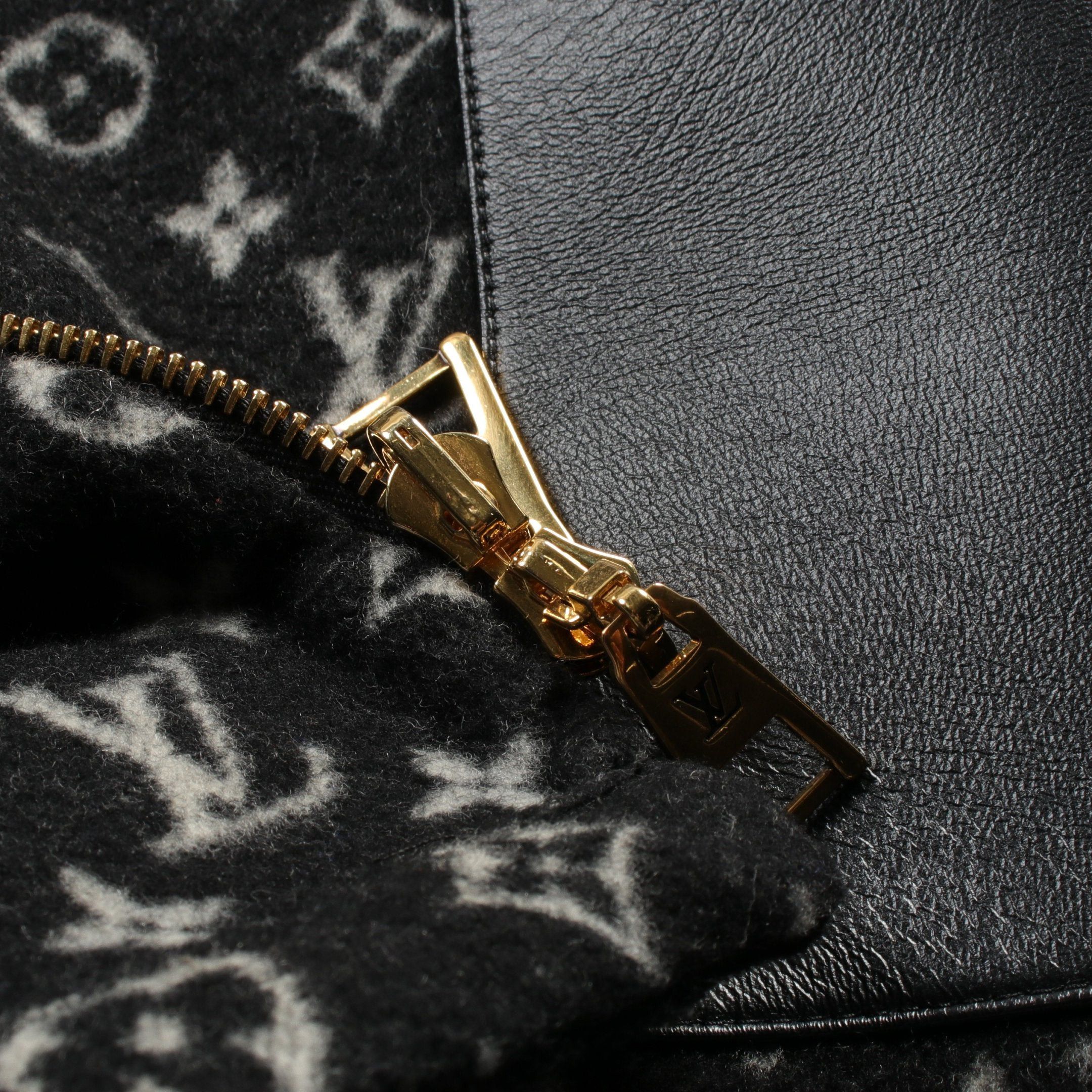 Louis Vuitton Louis Vuitton Monogram Coat Wool Silk Black White Hooded Reversible Size ONE SIZE - 8 Thumbnail
