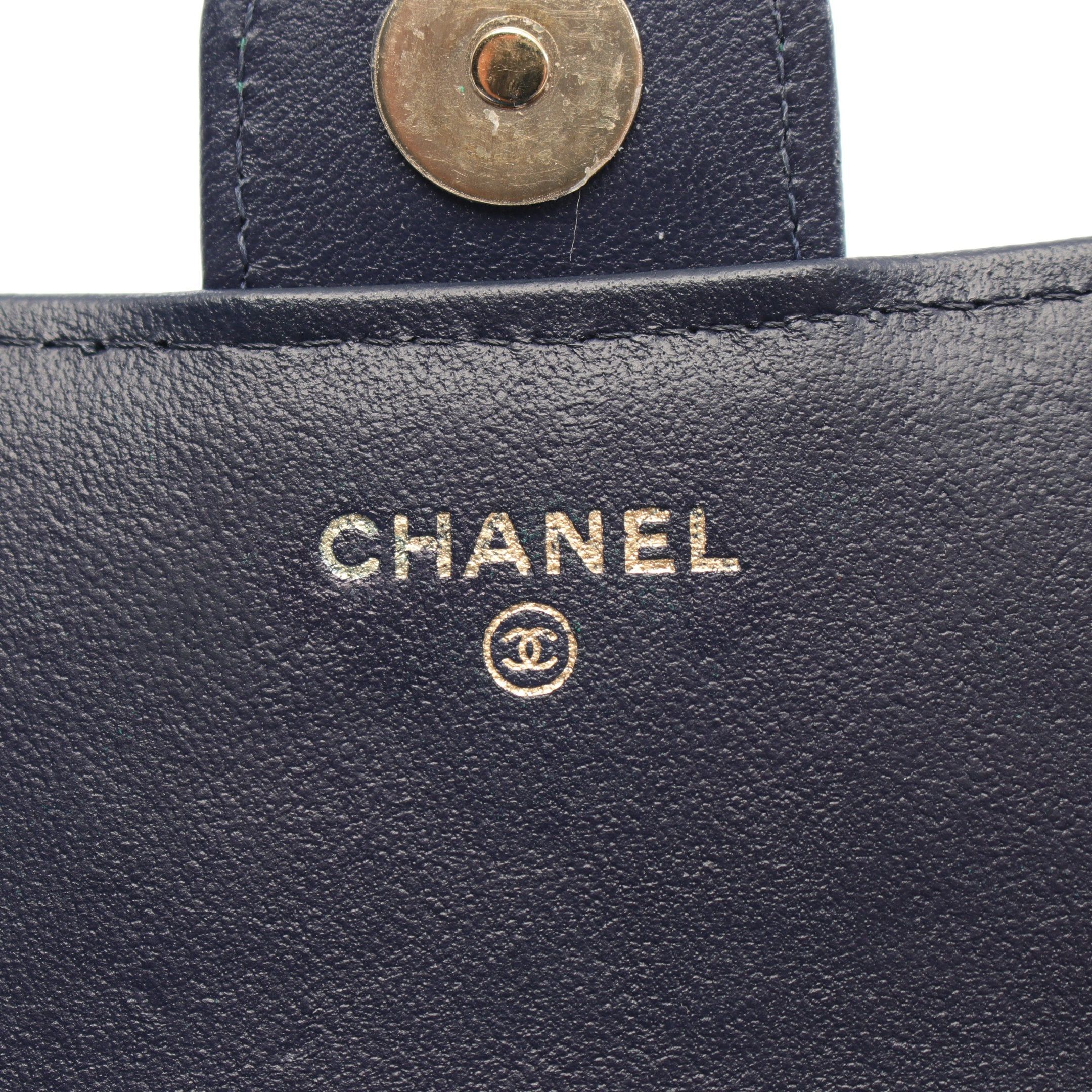 Chanel Chanel Matelasse Phone Case Chain Wallet Leather Green Gold Hardware Size ONE SIZE - 4 Thumbnail