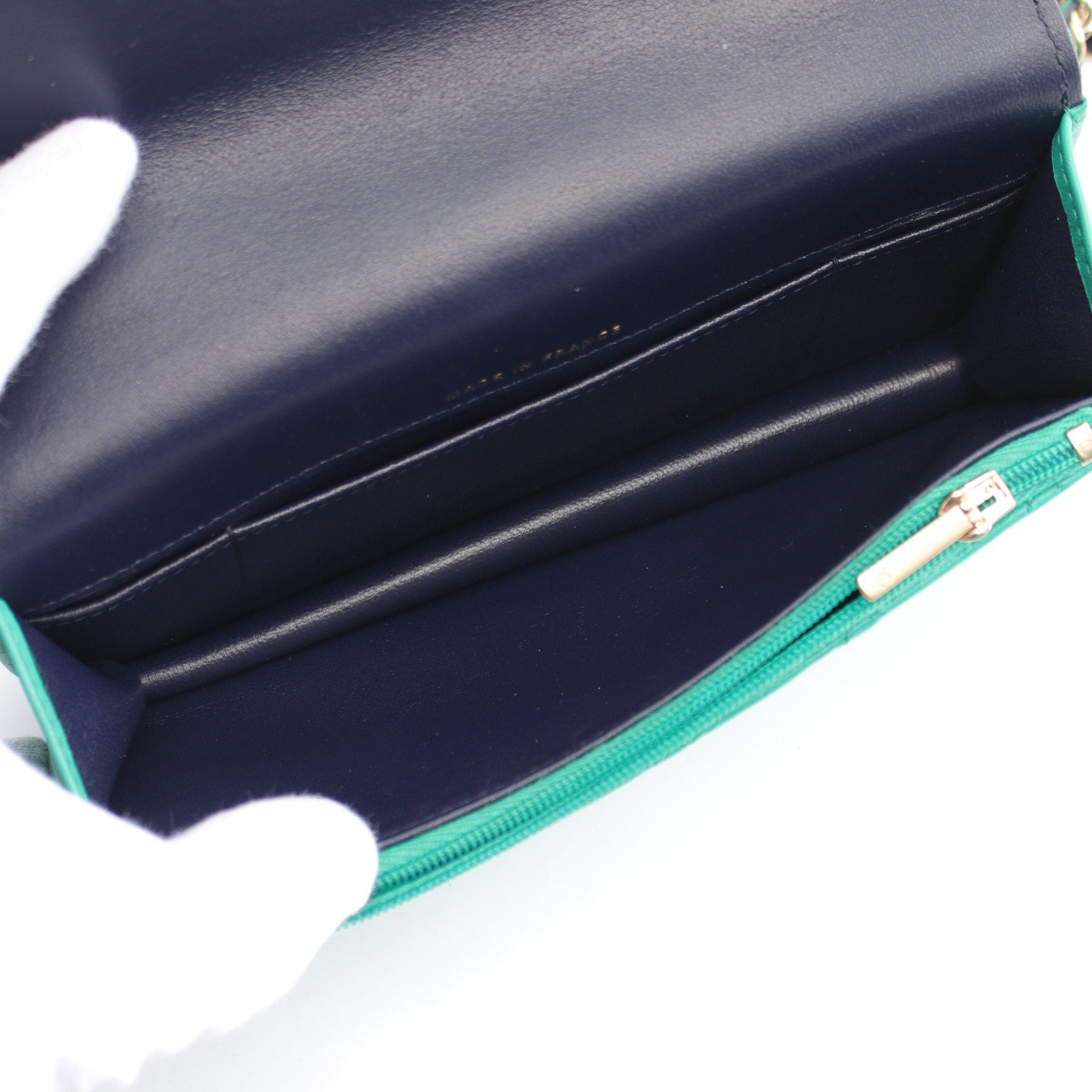 Chanel Chanel Matelasse Phone Case Chain Wallet Leather Green Gold Hardware Size ONE SIZE - 3 Thumbnail