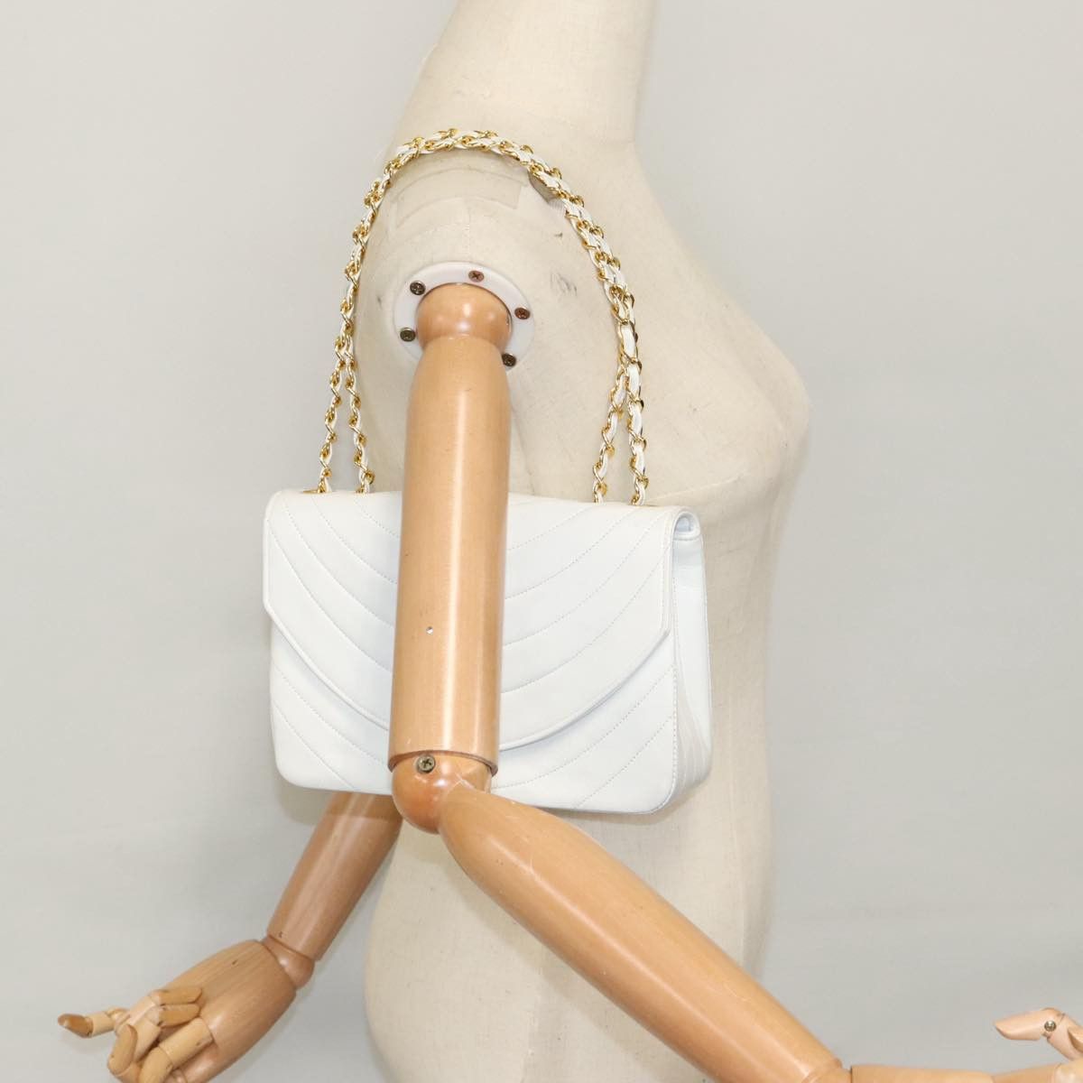 Chanel Demi Lune White Leather Shoulder Bag (Pre-Owned) Size ONE SIZE - 18 Thumbnail