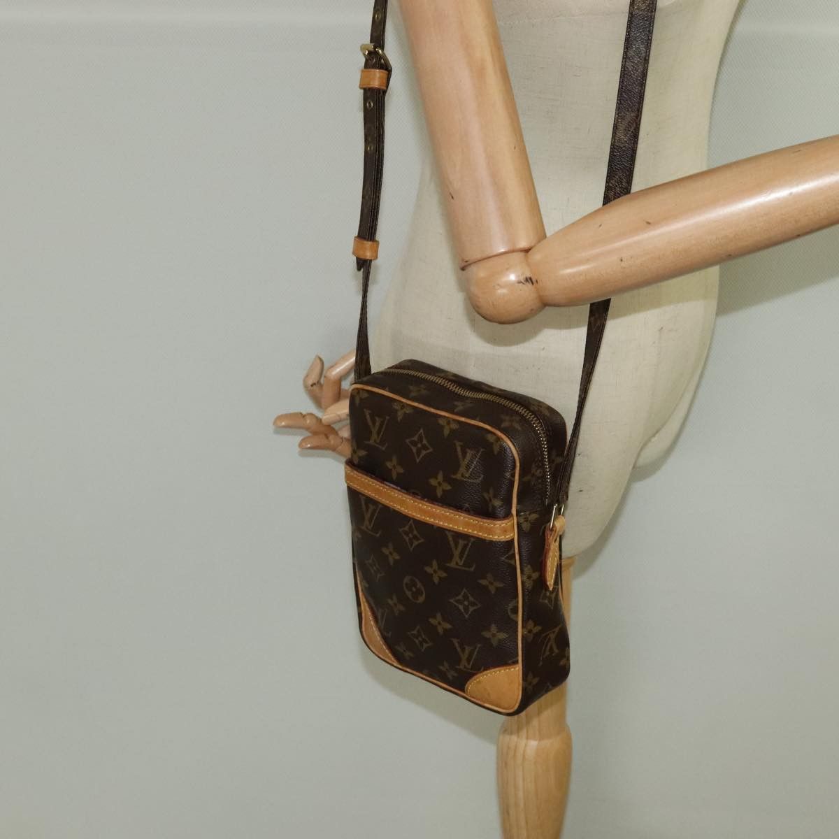 Louis Vuitton Danube Brown Canvas Shoulder Bag (Pre-Owned) Size ONE SIZE - 11 Thumbnail