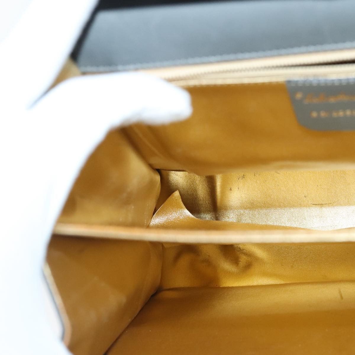 Salvatore Ferragamo Grey Leather Handbag (Pre-Owned) Size ONE SIZE - 19 Thumbnail