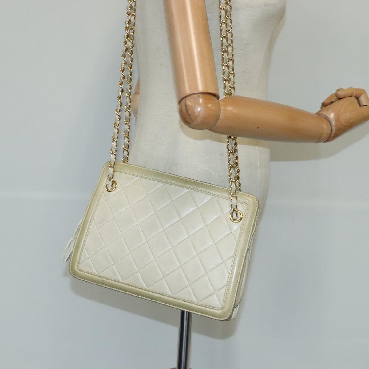 Chanel Beige Leather Shoulder Bag (Pre-Owned) Size ONE SIZE - 17 Thumbnail