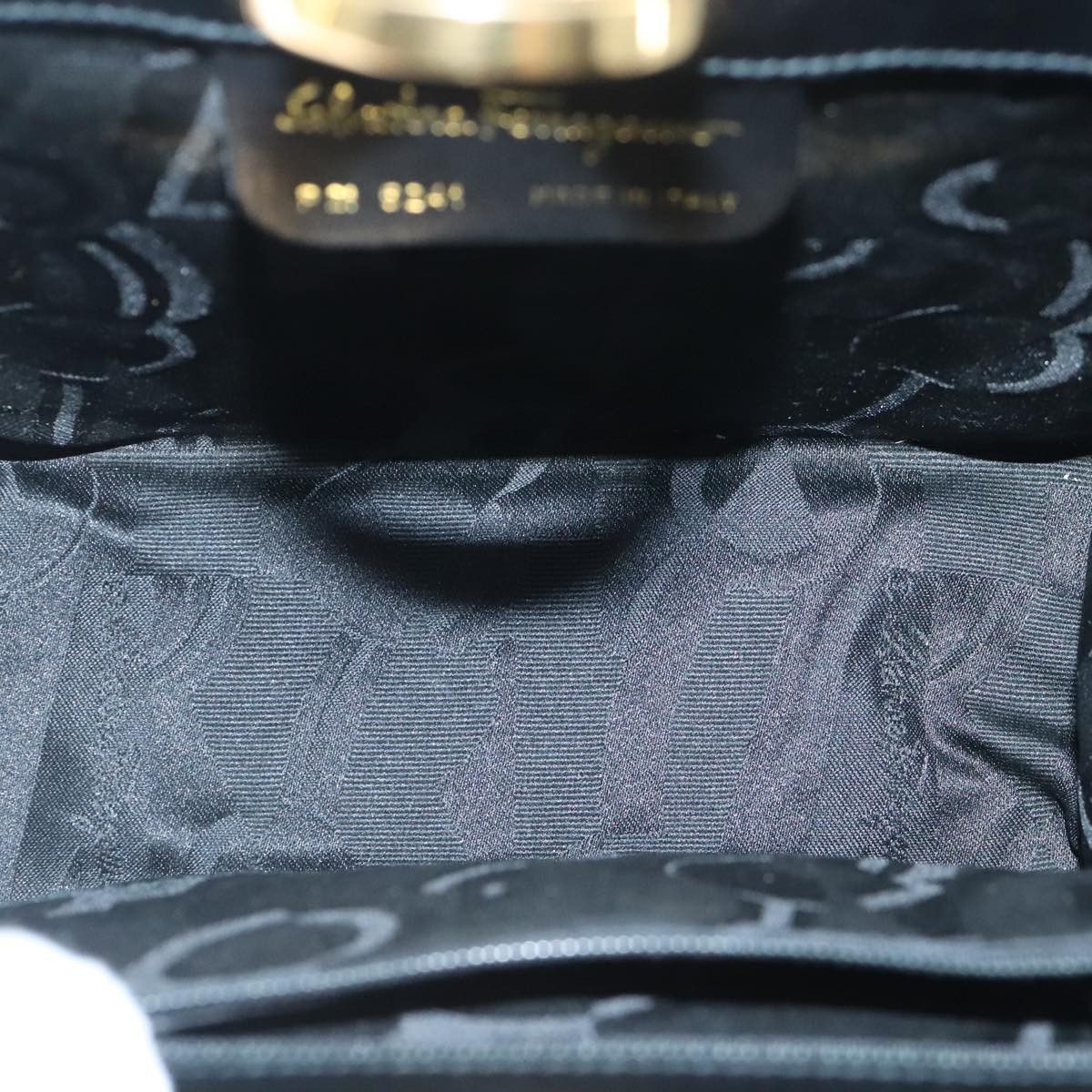 Salvatore Ferragamo Gancini Black Leather Handbag (Pre-Owned) Size ONE SIZE - 16 Thumbnail