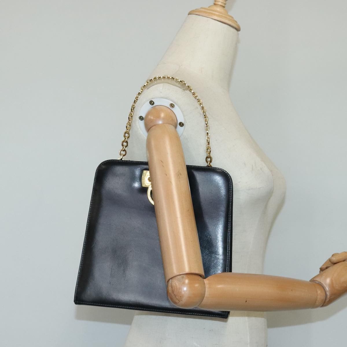 Salvatore Ferragamo Gancini Black Leather Handbag (Pre-Owned) Size ONE SIZE - 20 Thumbnail