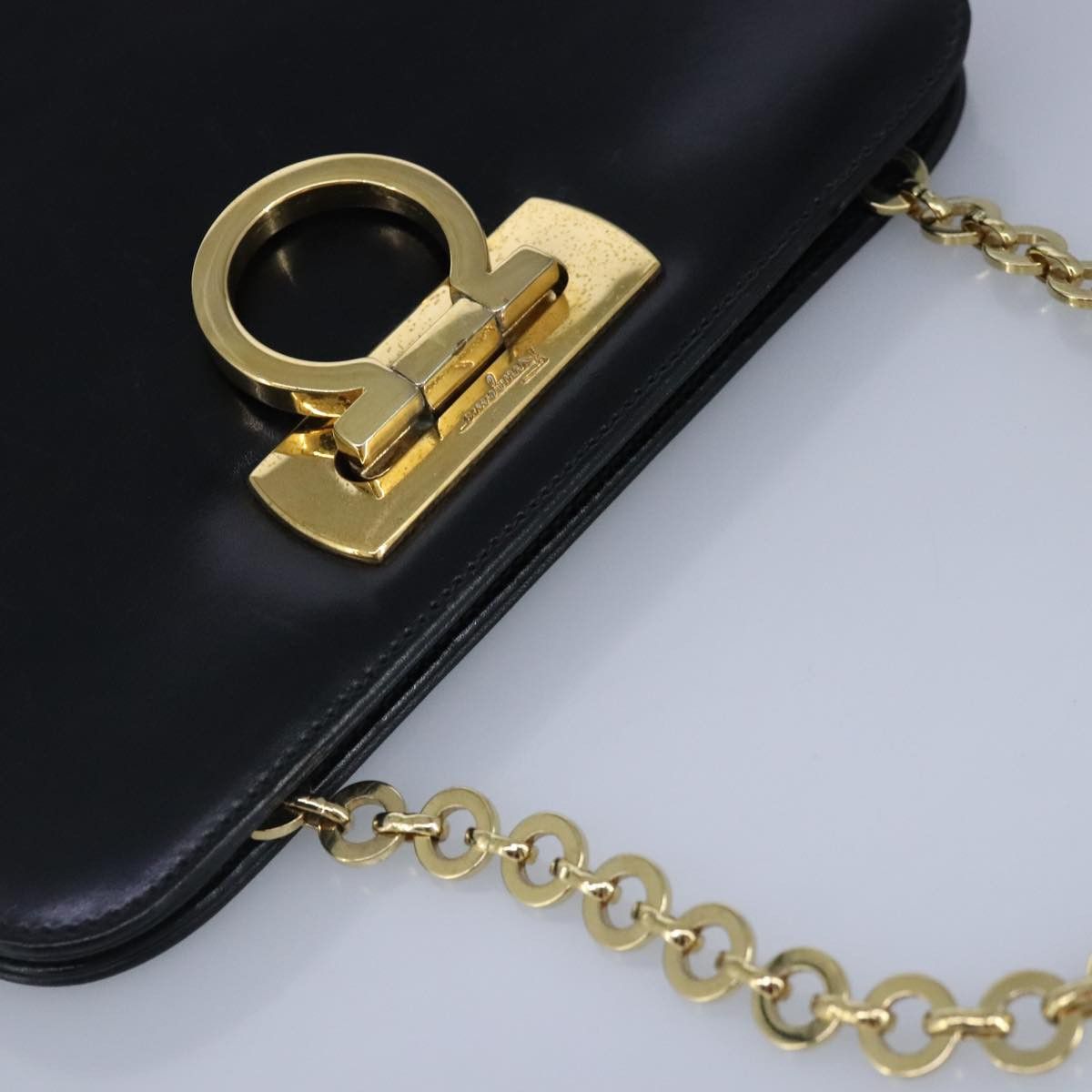 Salvatore Ferragamo Gancini Black Leather Handbag (Pre-Owned) Size ONE SIZE - 6 Thumbnail