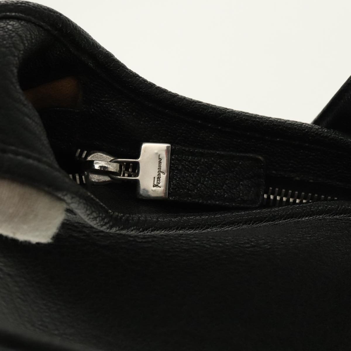 Salvatore Ferragamo Black Leather Shoulder Bag (Pre-Owned) Size ONE SIZE - 18 Thumbnail
