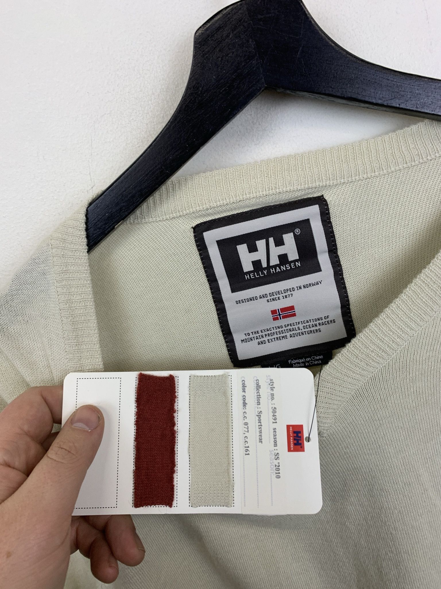 Helly Hansen Vintage Sweater 1990s Knit Helly Hansen White Knit Sweater Size L Size US L / EU 52-54 / 3 - 2 Thumbnail
