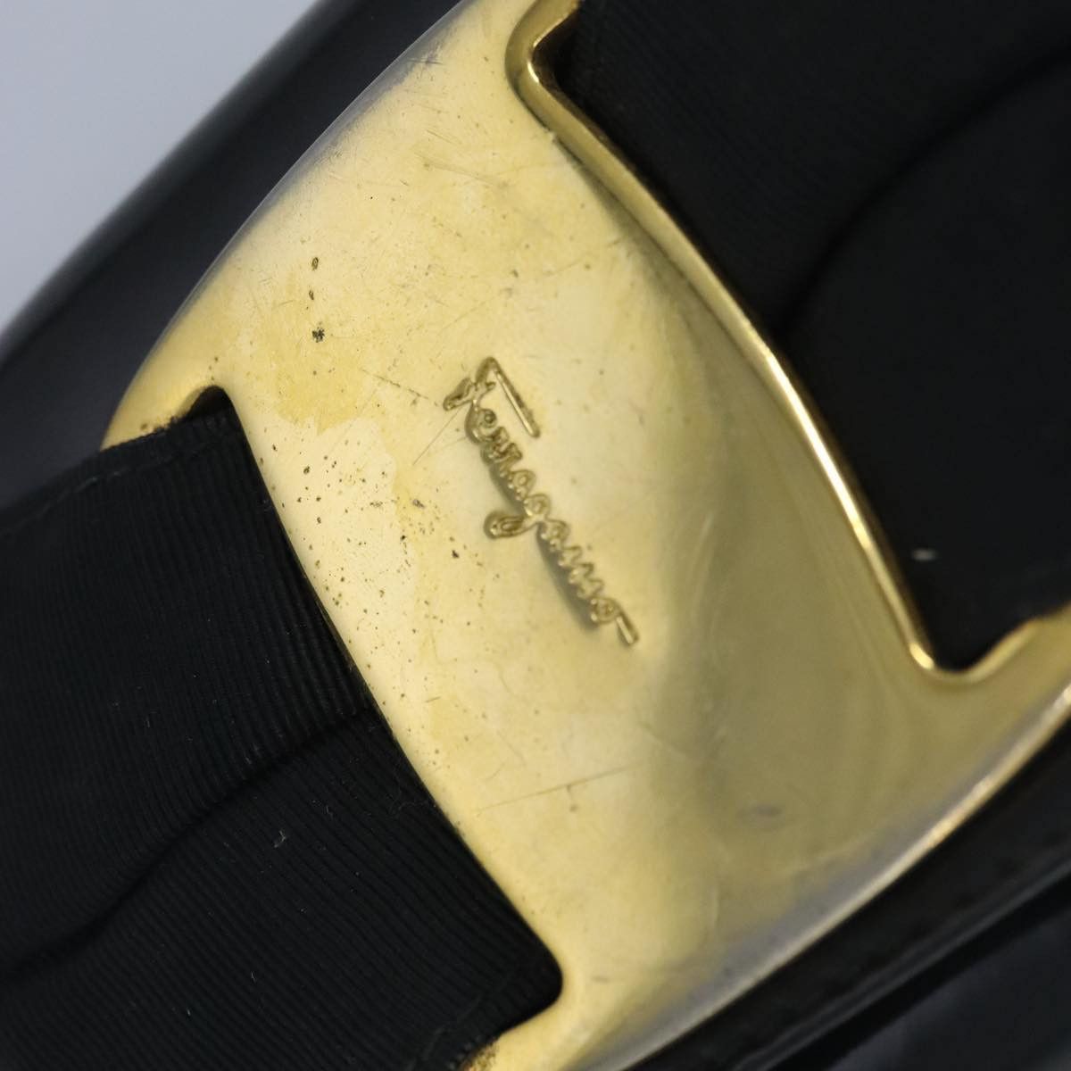 Salvatore Ferragamo Vara Black Patent Leather Shoulder Bag (Pre-Owned) Size ONE SIZE - 14 Thumbnail