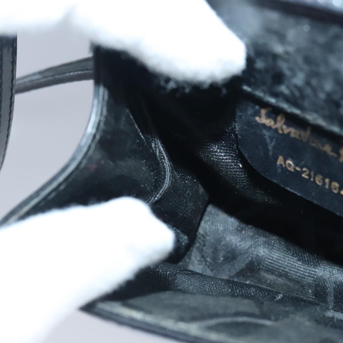 Salvatore Ferragamo Vara Black Patent Leather Shoulder Bag (Pre-Owned) Size ONE SIZE - 19 Thumbnail
