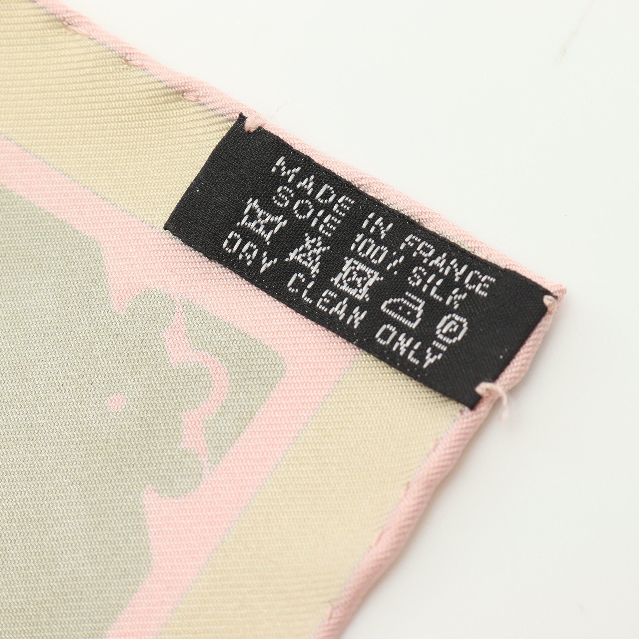 Hermes Hermes Petit Carres 45 Gavroche Merveilleuses Lanternes Scarf Silk Pink Multicolor Size ONE SIZE - 3 Thumbnail