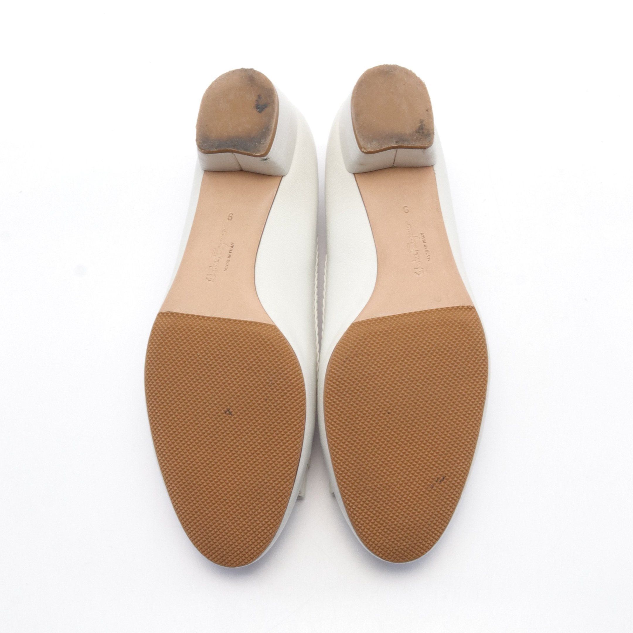 Salvatore Ferragamo Salvatore Ferragamo Vara Ribbon Pumps Leather Off White Size ONE SIZE - 4 Thumbnail