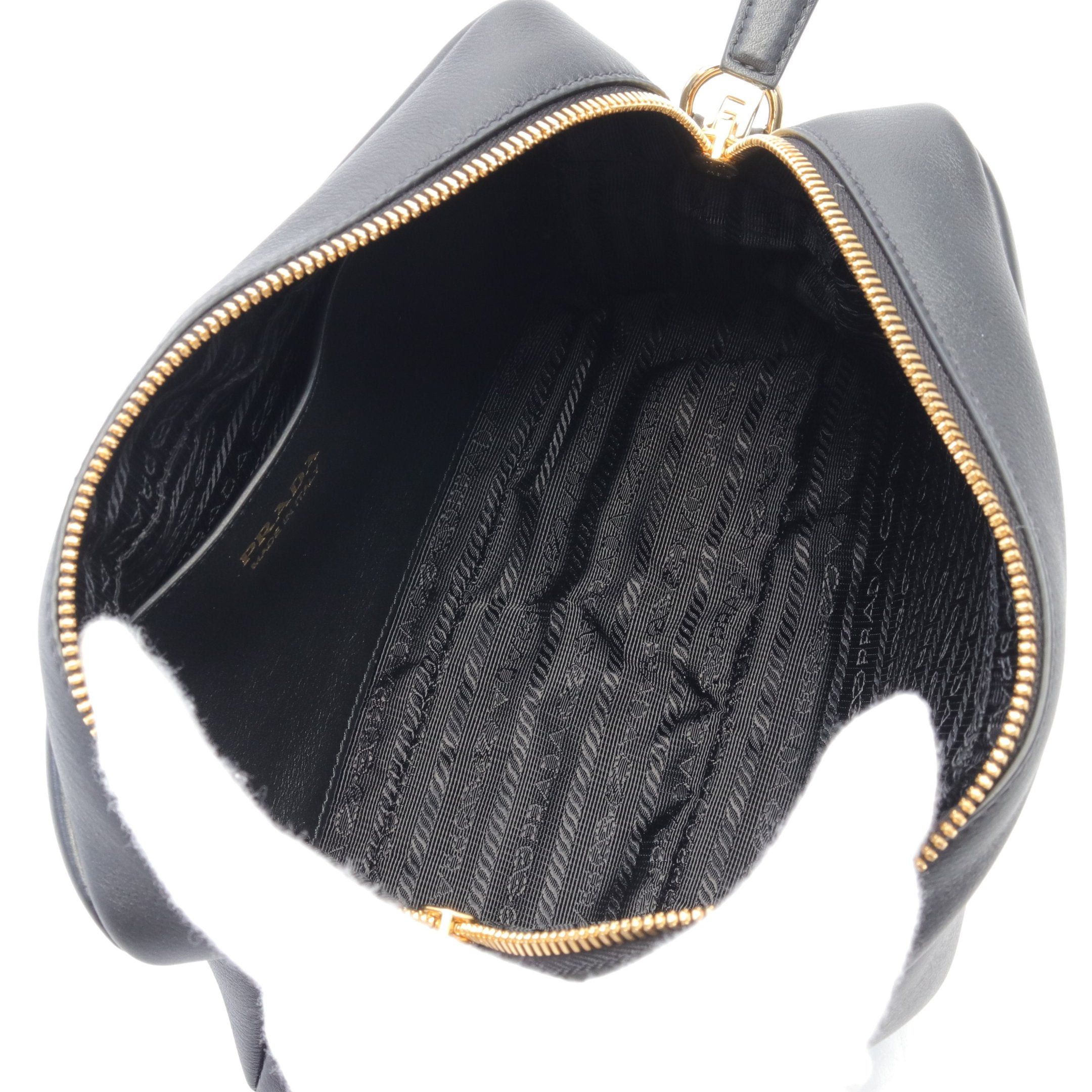 Prada Prada Soft Grain Shoulder Bag Leather Black Size ONE SIZE - 3 Thumbnail