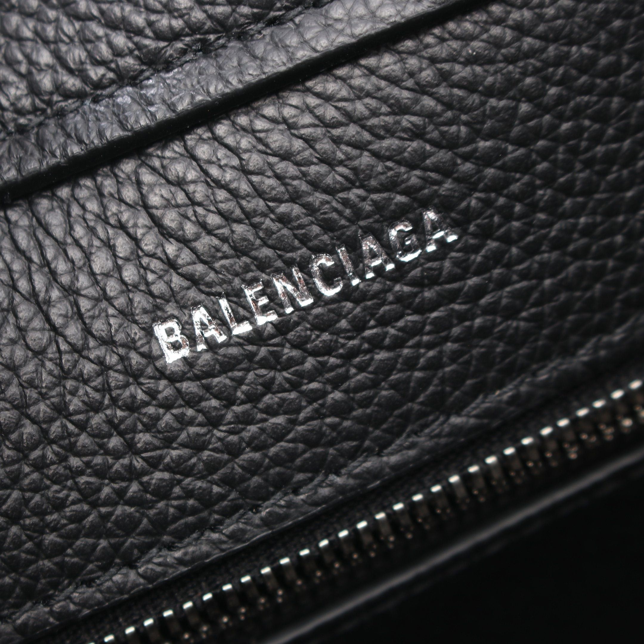 Balenciaga Balenciaga Everyday Xs North South Handbag Leather Black Size ONE SIZE - 4 Thumbnail