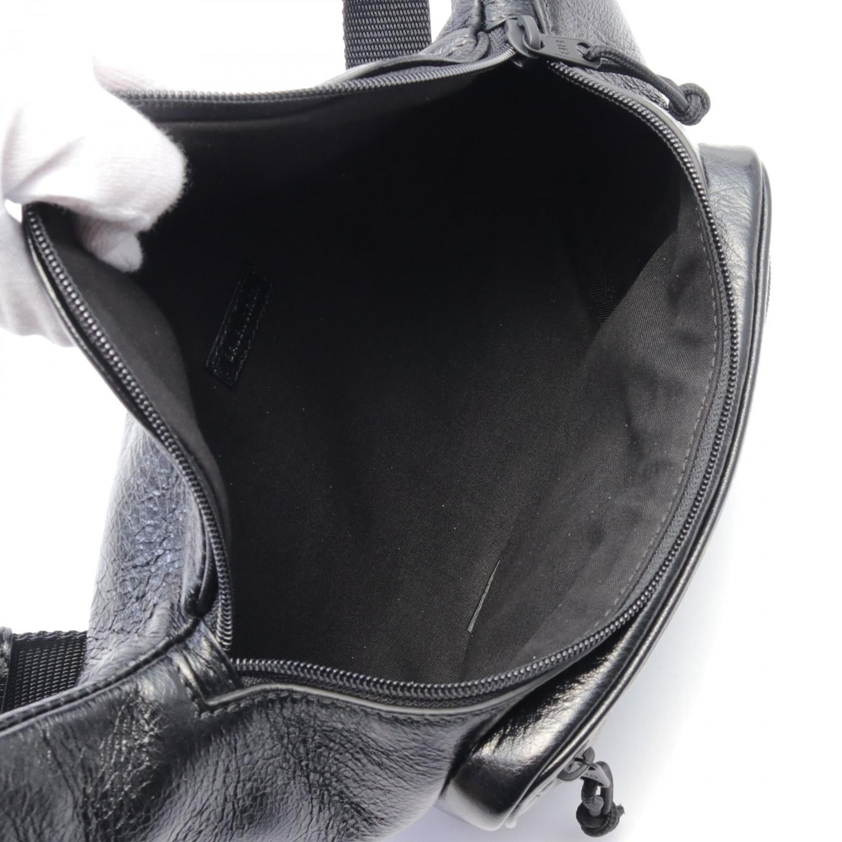 Balenciaga Balenciaga Body Bag Leather Black Size ONE SIZE - 3 Thumbnail
