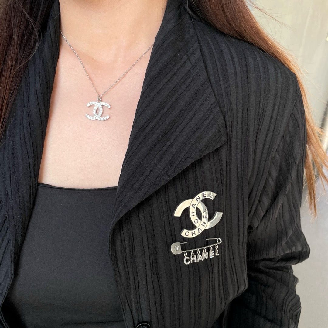 Chanel Coco Mark Chanel Logo Brooch Size ONE SIZE - 2 Thumbnail