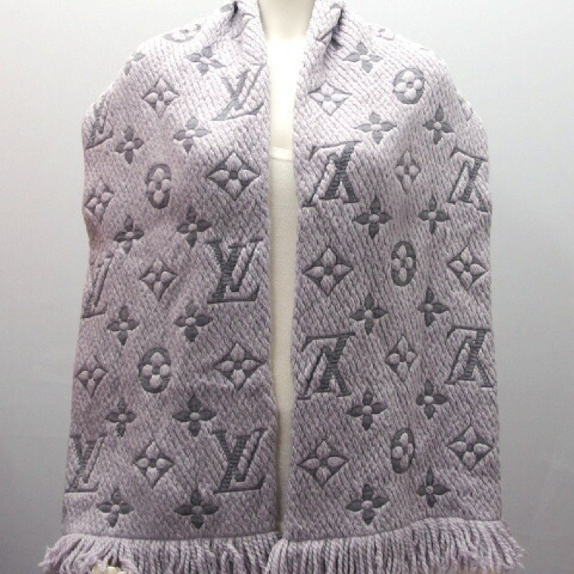 Louis Vuitton Louis Vuitton Monogram Scarf Echarpe Mania Gris Perle Size ONE SIZE - 3 Thumbnail