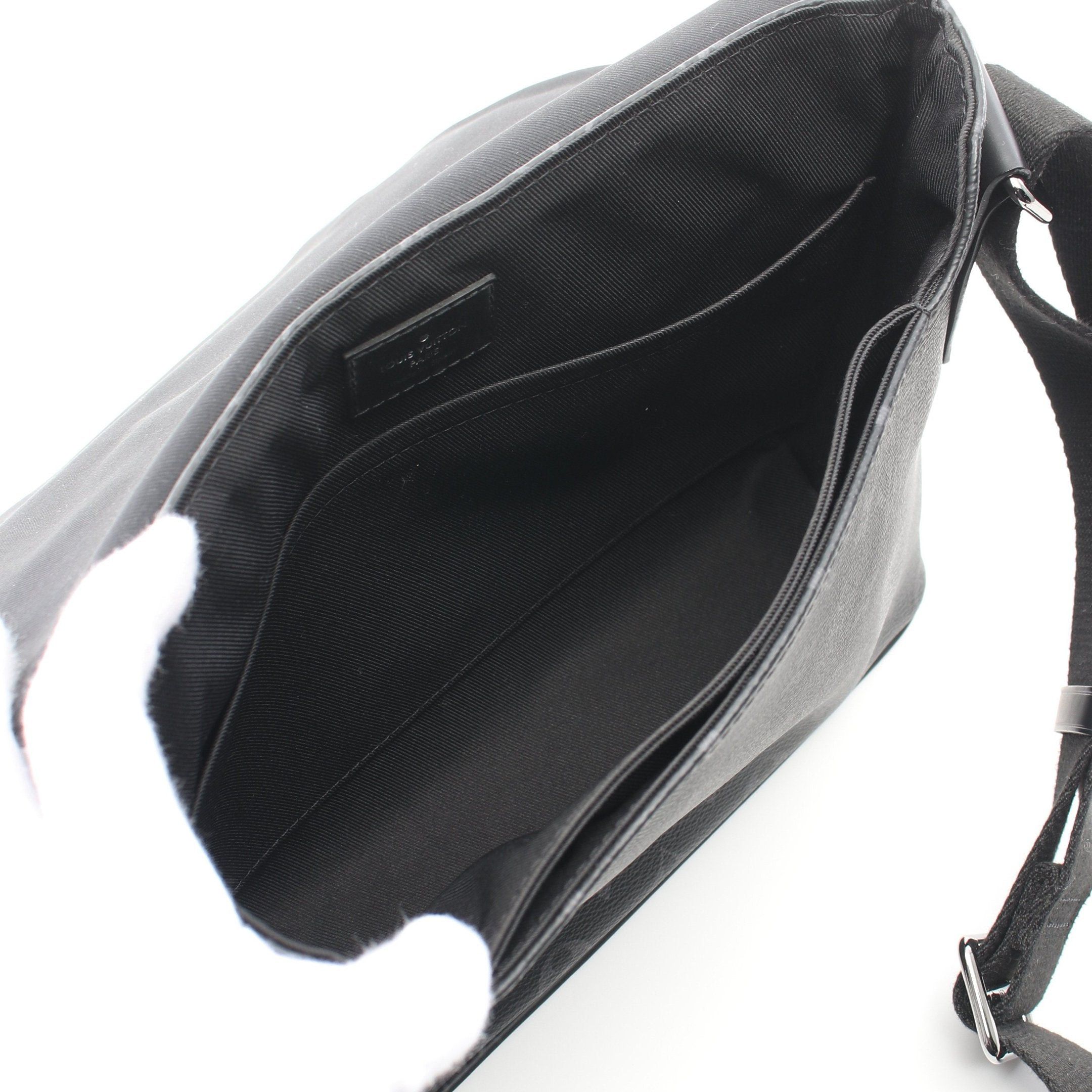 Louis Vuitton Louis Vuitton District Pm Nm Monogram Eclipse Shoulder Bag Leather Black Size ONE SIZE - 3 Thumbnail