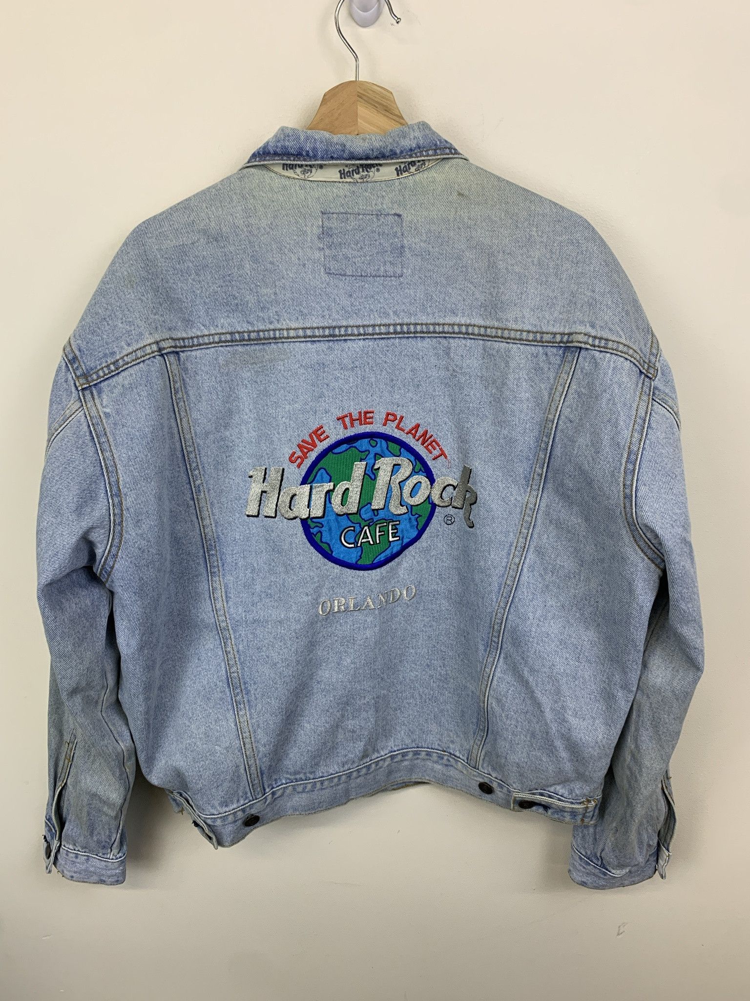 Levi's Vintage Hard Rock Cafe Save The Planet Orlando Embroidered Denim Jacket Size L Size US L / EU 52-54 / 3 - 3 Thumbnail