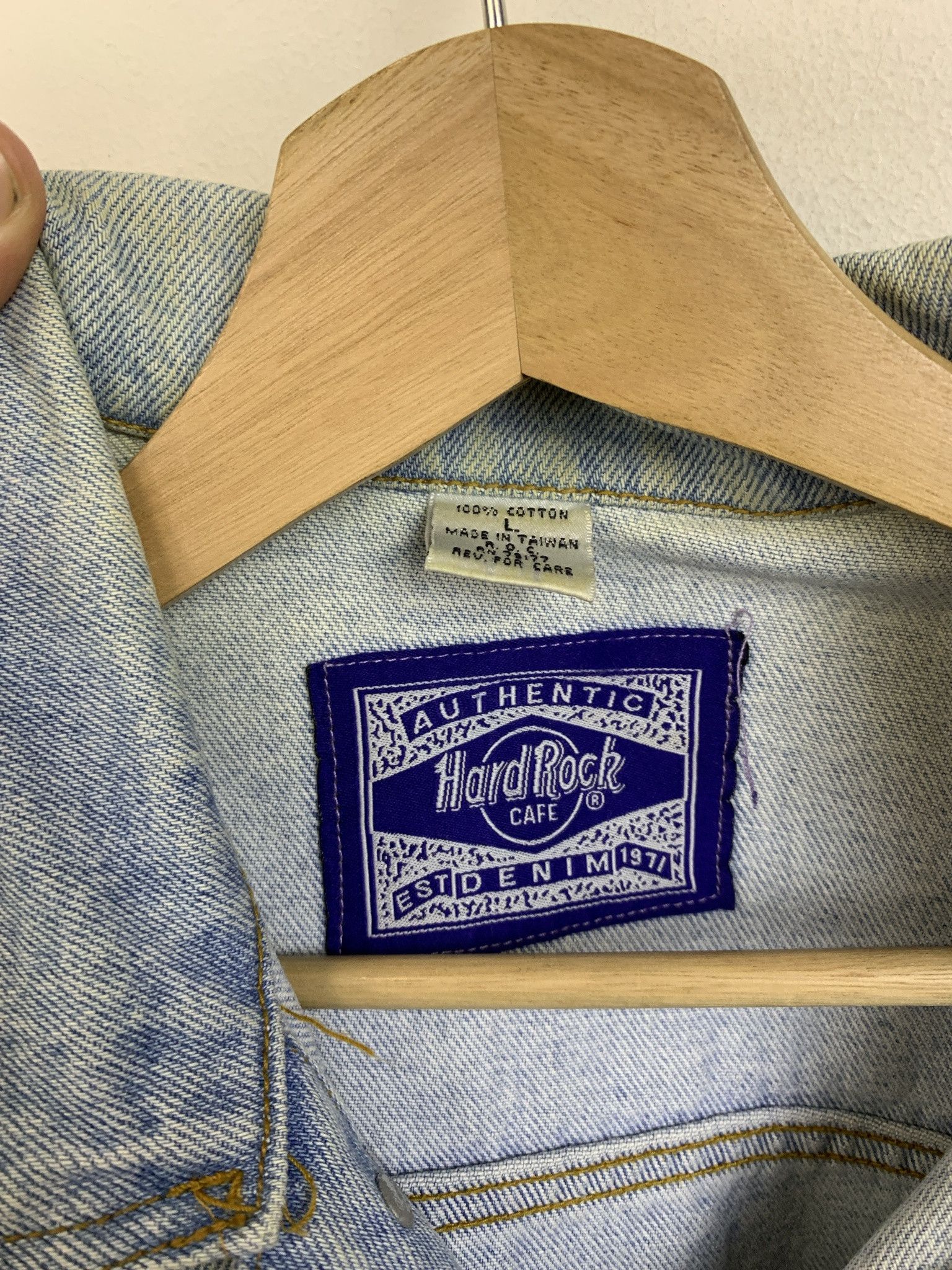 Levi's Vintage Hard Rock Cafe Save The Planet Orlando Embroidered Denim Jacket Size L Size US L / EU 52-54 / 3 - 2 Thumbnail
