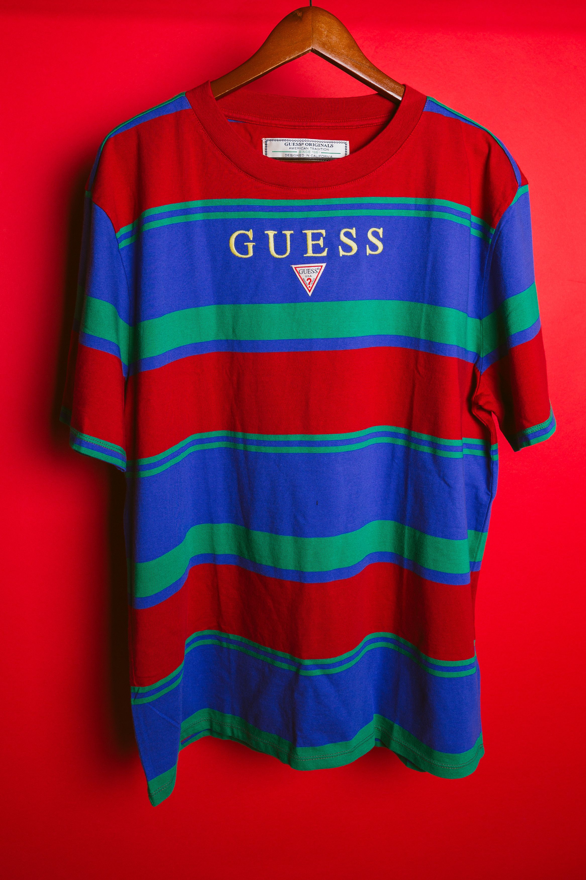 T-shirt GUESS Homme – Taille M – Vert Rayé – Manches Courtes – Coton – Occasion