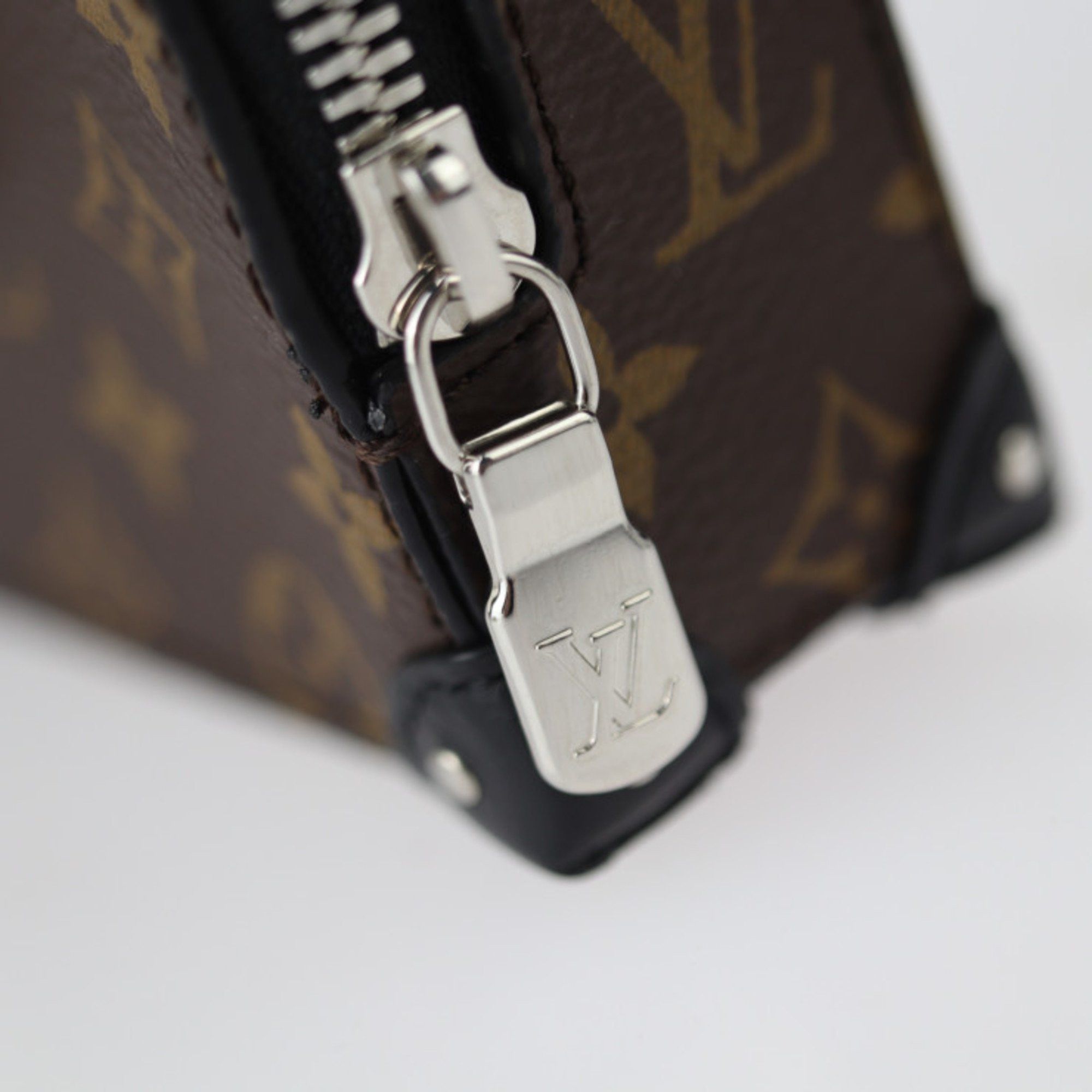Louis Vuitton Louis Vuitton Trunk Pouch Monogram M00753 Wallet/Coin Purse Size ONE SIZE - 9 Thumbnail