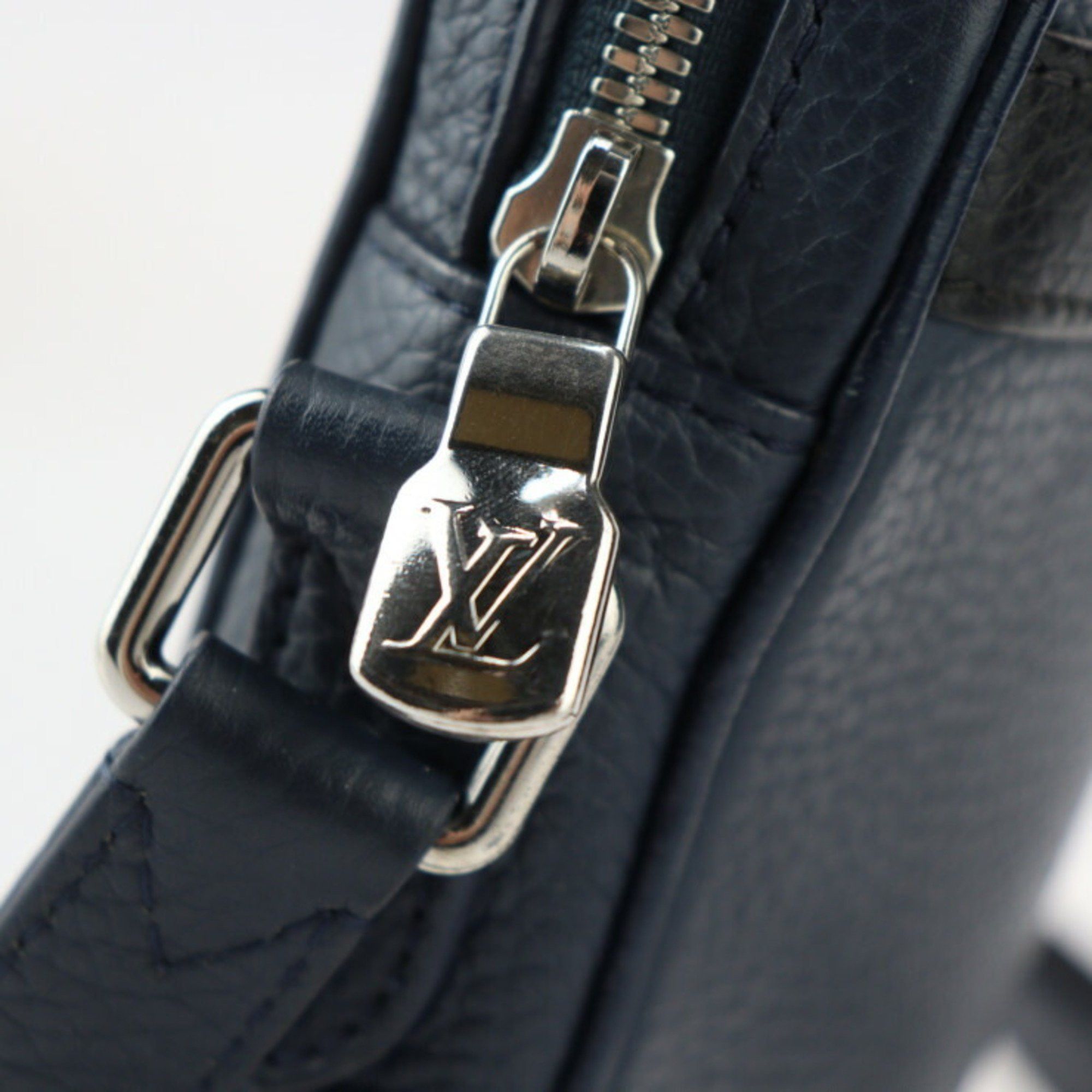 Louis Vuitton Louis Vuitton Danube PM Shoulder Bag M55168 Taurillon Leather Navy Pochette Crossbody Size ONE SIZE - 8 Thumbnail