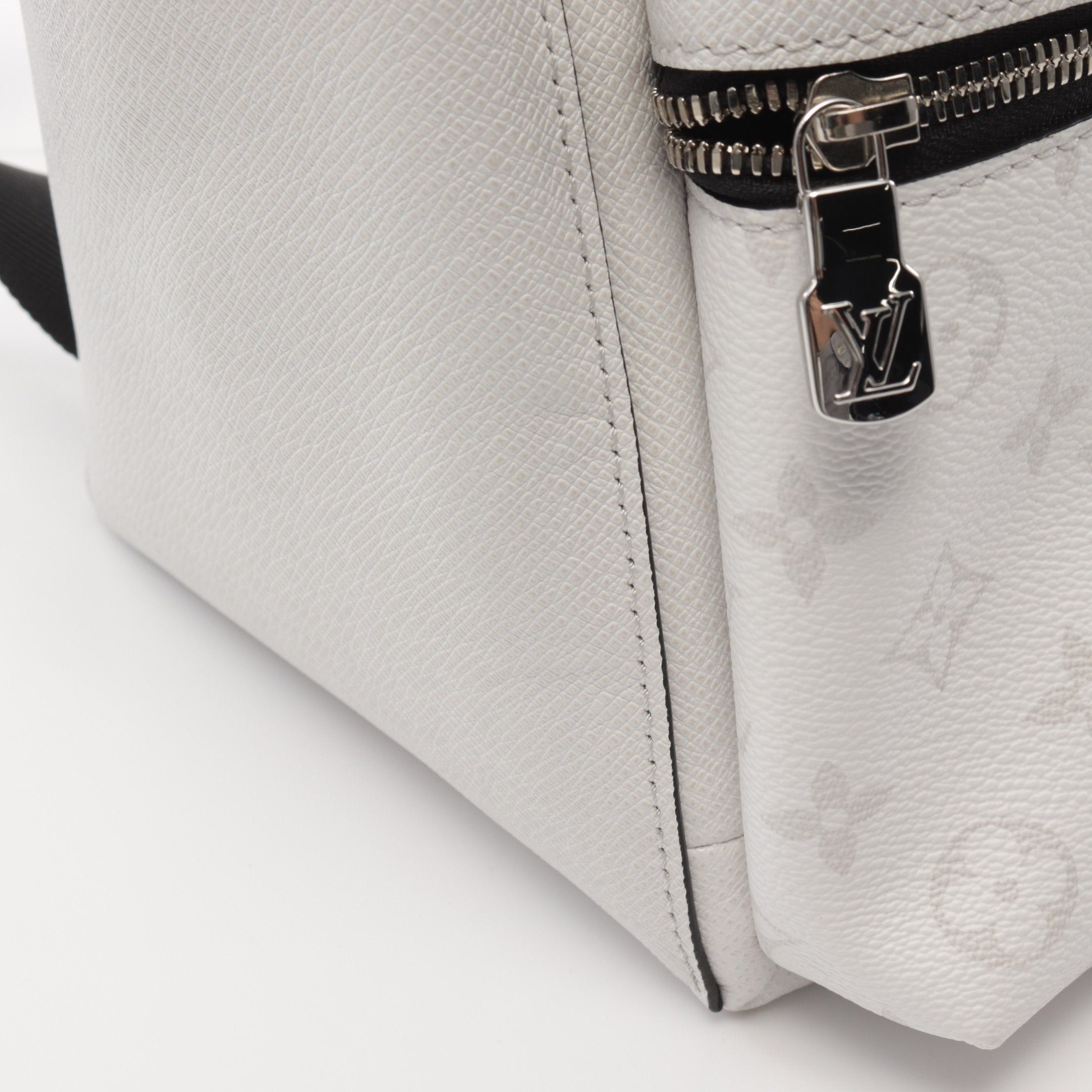 Louis Vuitton Louis Vuitton Discovery Backpack Pm Taigarama Rucksack Leather White Size ONE SIZE - 7 Thumbnail