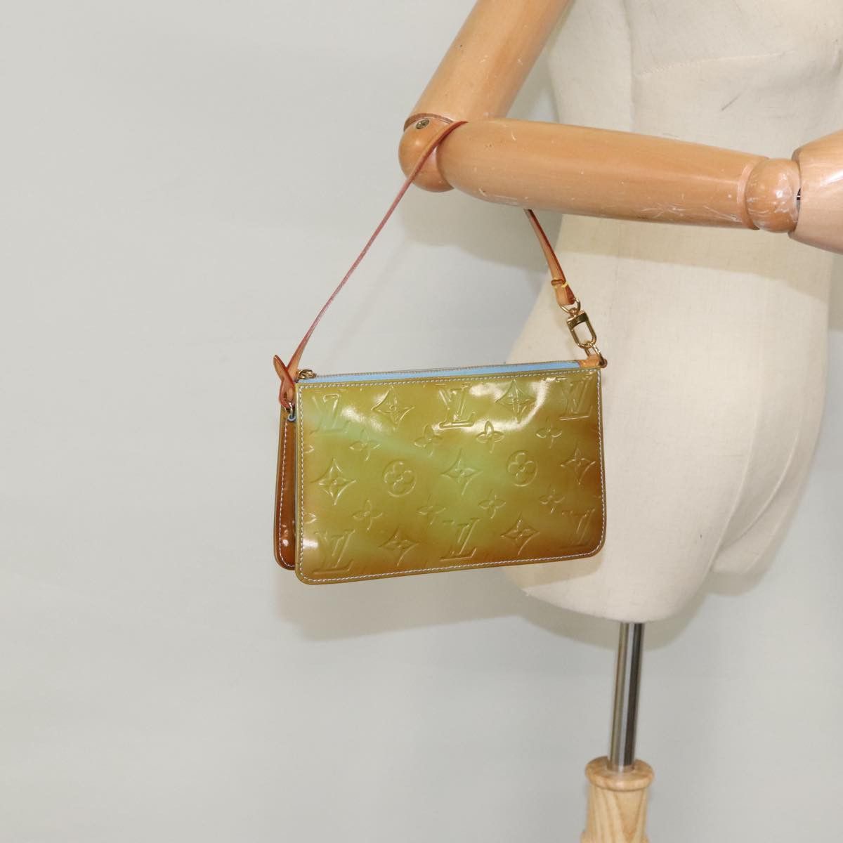 Louis Vuitton Lexington Blue Patent Leather Clutch Bag (Pre-Owned) Size ONE SIZE - 11 Thumbnail
