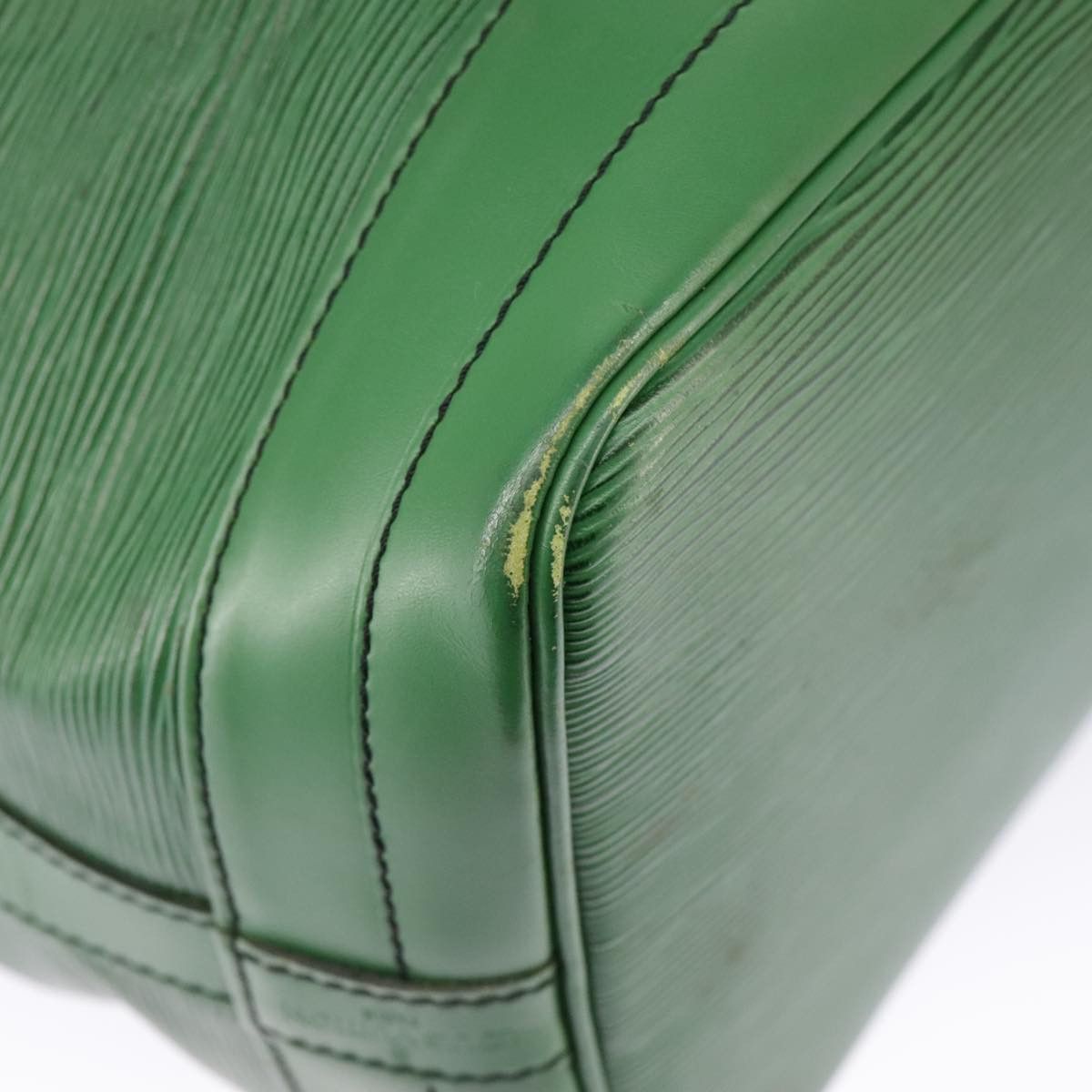 Louis Vuitton Noé Green Leather Shoulder Bag (Pre-Owned) Size ONE SIZE - 10 Thumbnail