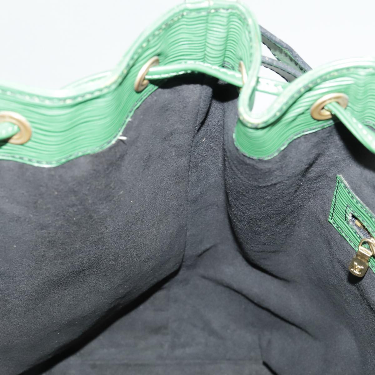 Louis Vuitton Noé Green Leather Shoulder Bag (Pre-Owned) Size ONE SIZE - 17 Thumbnail