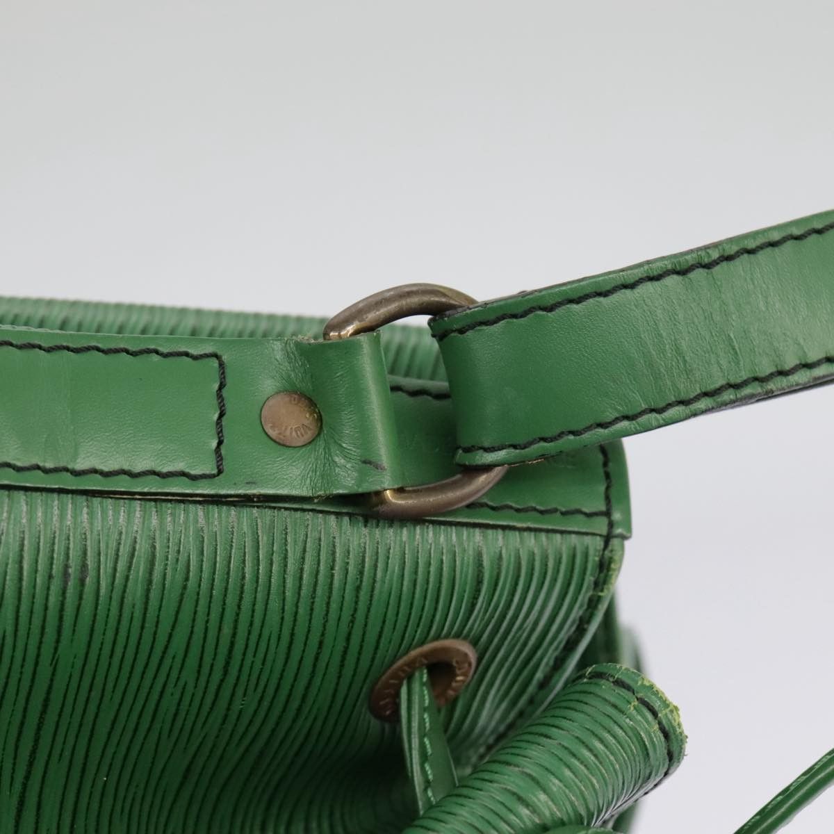 Louis Vuitton Noé Green Leather Shoulder Bag (Pre-Owned) Size ONE SIZE - 15 Thumbnail