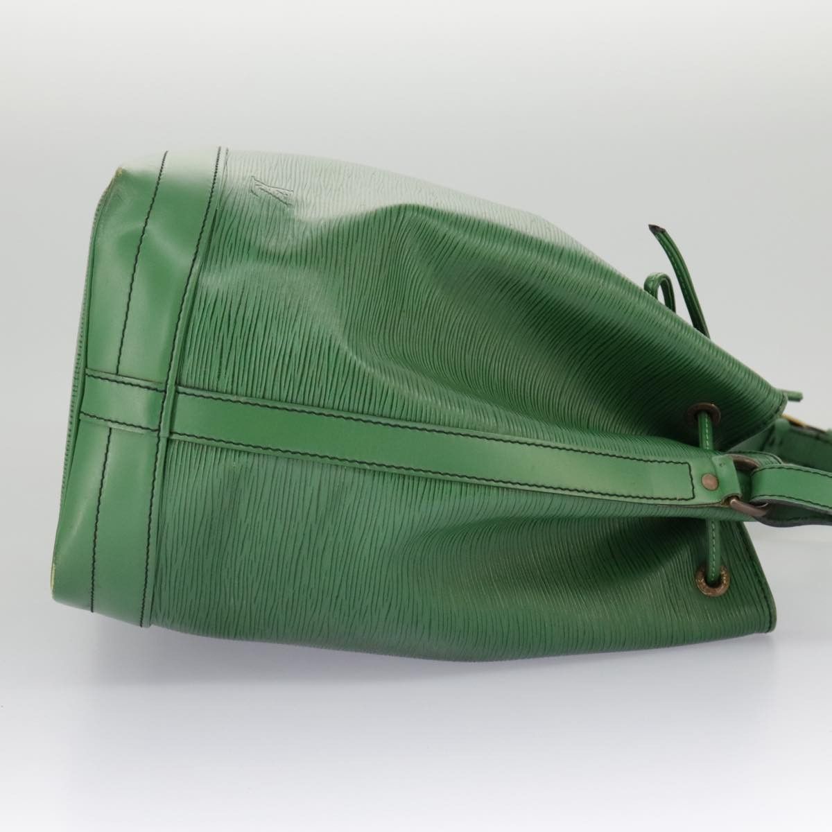 Louis Vuitton Noé Green Leather Shoulder Bag (Pre-Owned) Size ONE SIZE - 5 Thumbnail