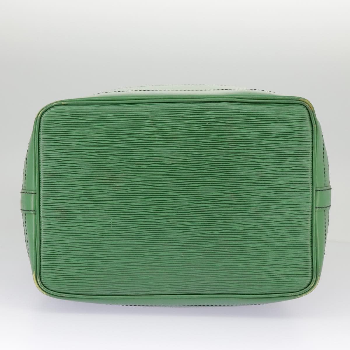 Louis Vuitton Noé Green Leather Shoulder Bag (Pre-Owned) Size ONE SIZE - 9 Thumbnail