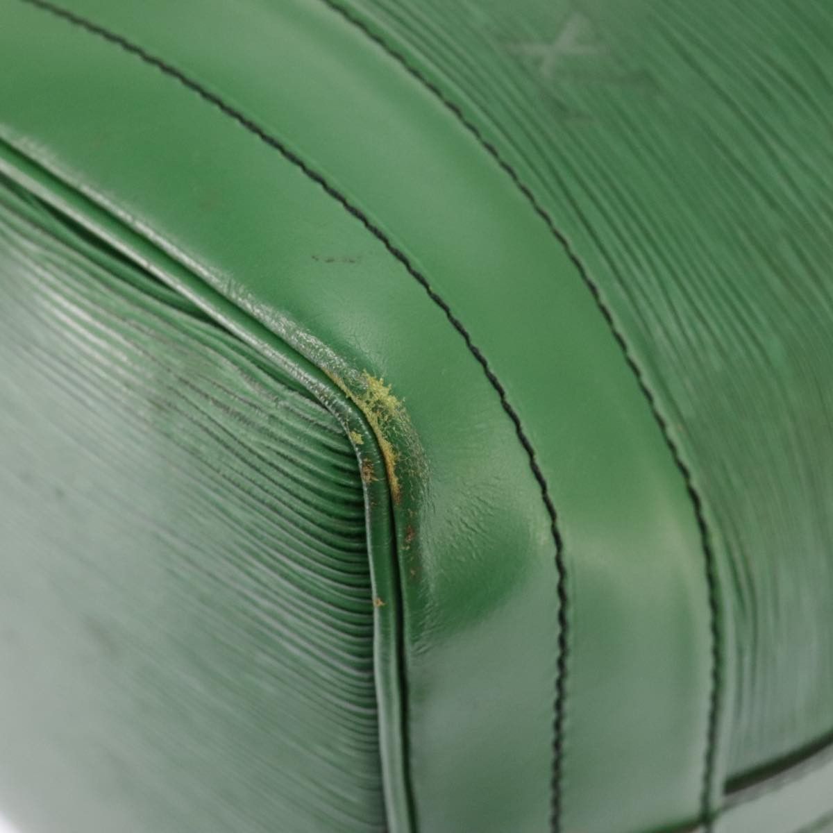 Louis Vuitton Noé Green Leather Shoulder Bag (Pre-Owned) Size ONE SIZE - 11 Thumbnail
