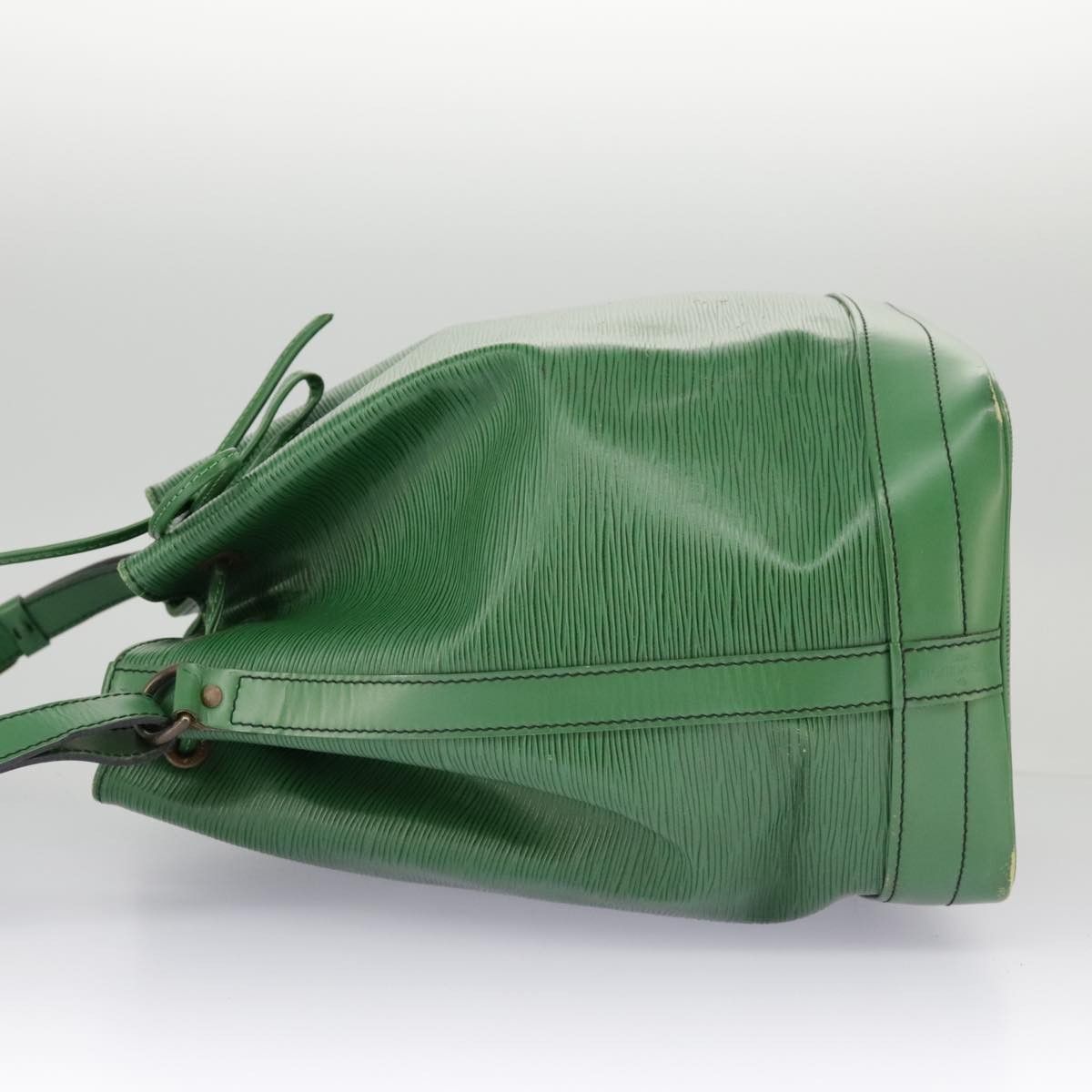 Louis Vuitton Noé Green Leather Shoulder Bag (Pre-Owned) Size ONE SIZE - 4 Thumbnail