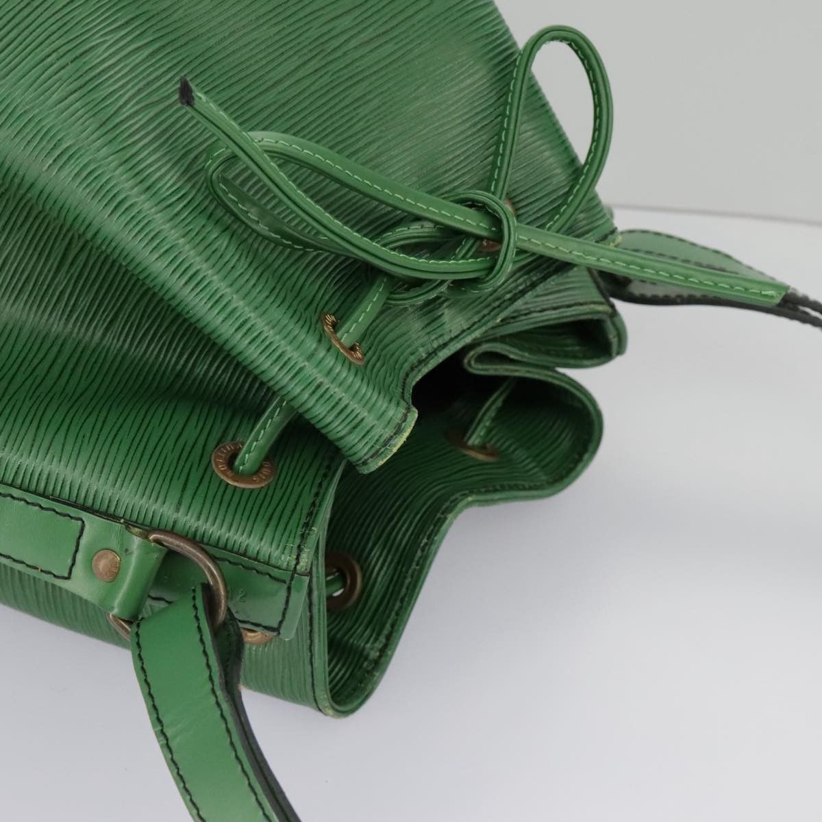 Louis Vuitton Noé Green Leather Shoulder Bag (Pre-Owned) Size ONE SIZE - 6 Thumbnail