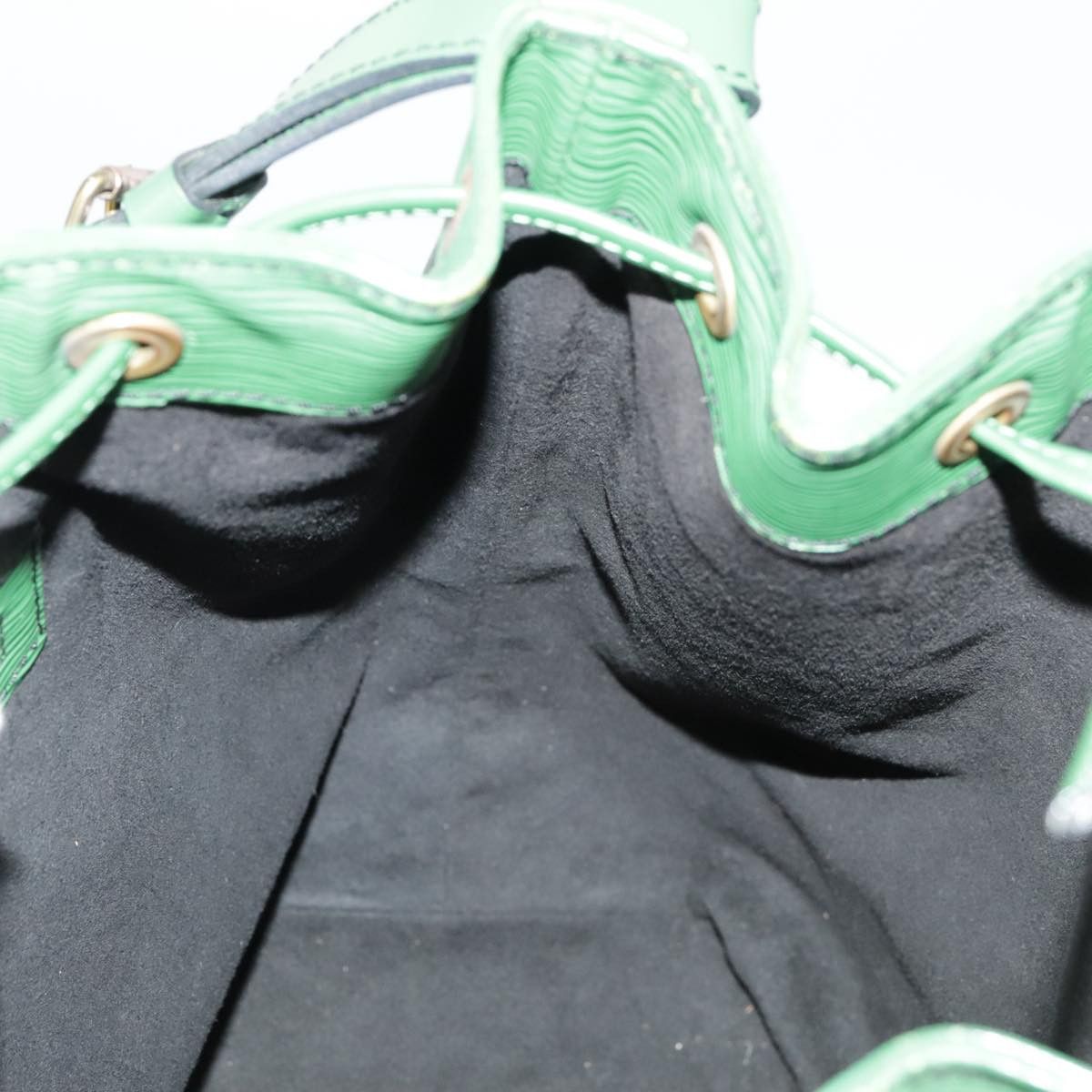 Louis Vuitton Noé Green Leather Shoulder Bag (Pre-Owned) Size ONE SIZE - 18 Thumbnail